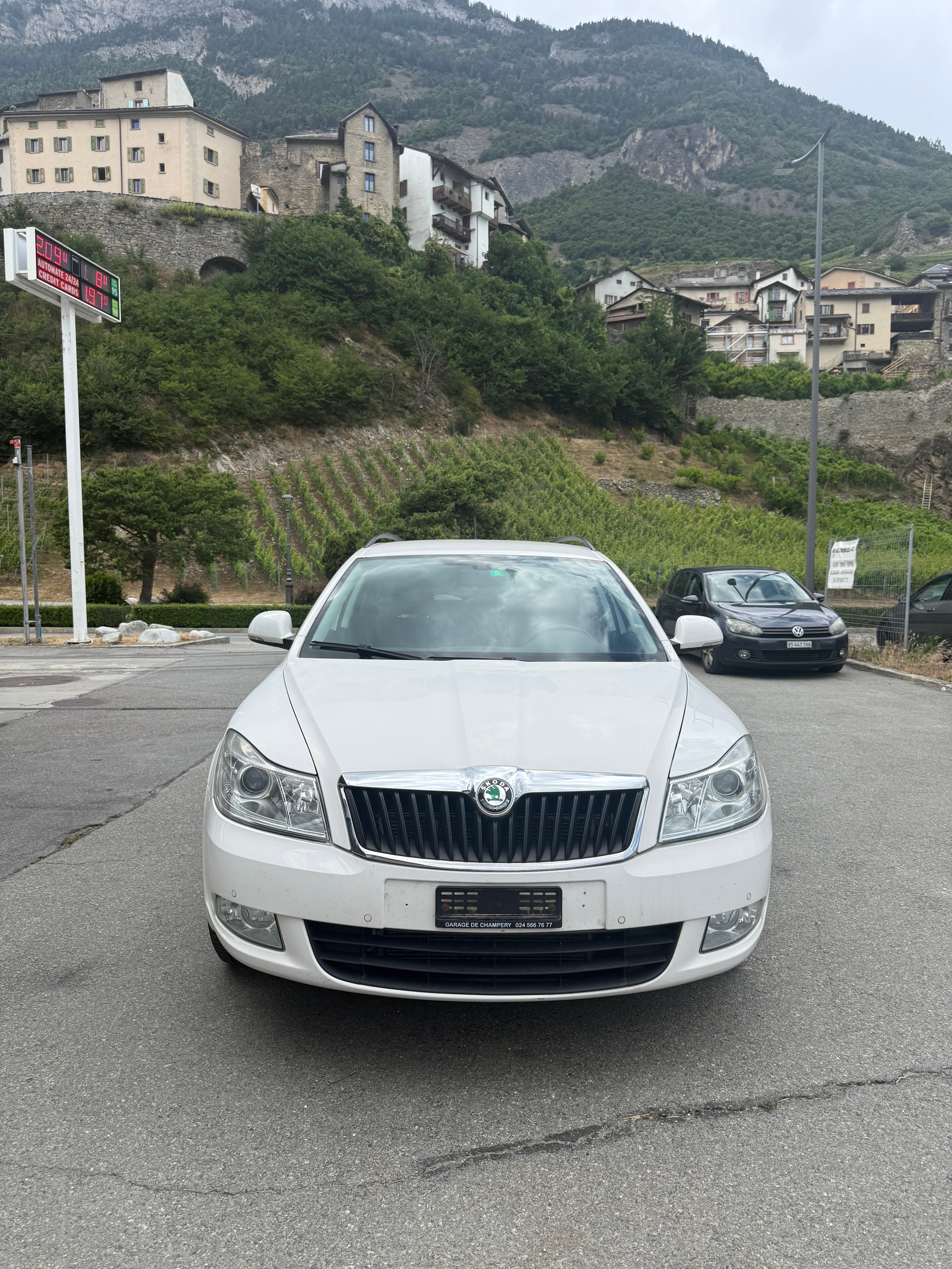 SKODA Octavia Combi 2.0 TDI Adventure 4x4 DSG-image-1