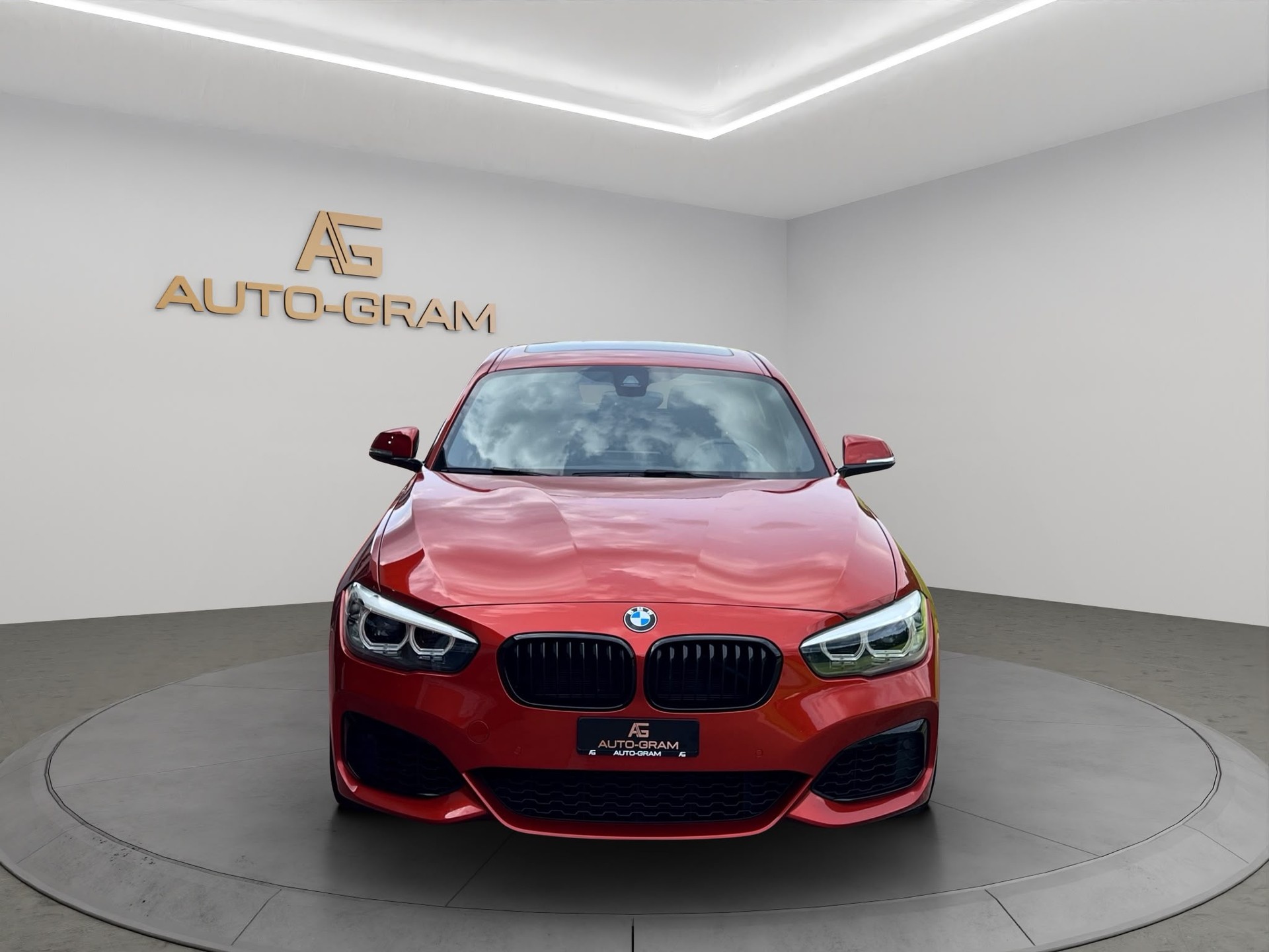 BMW M140i xDrive Steptronic-showroom-element-2