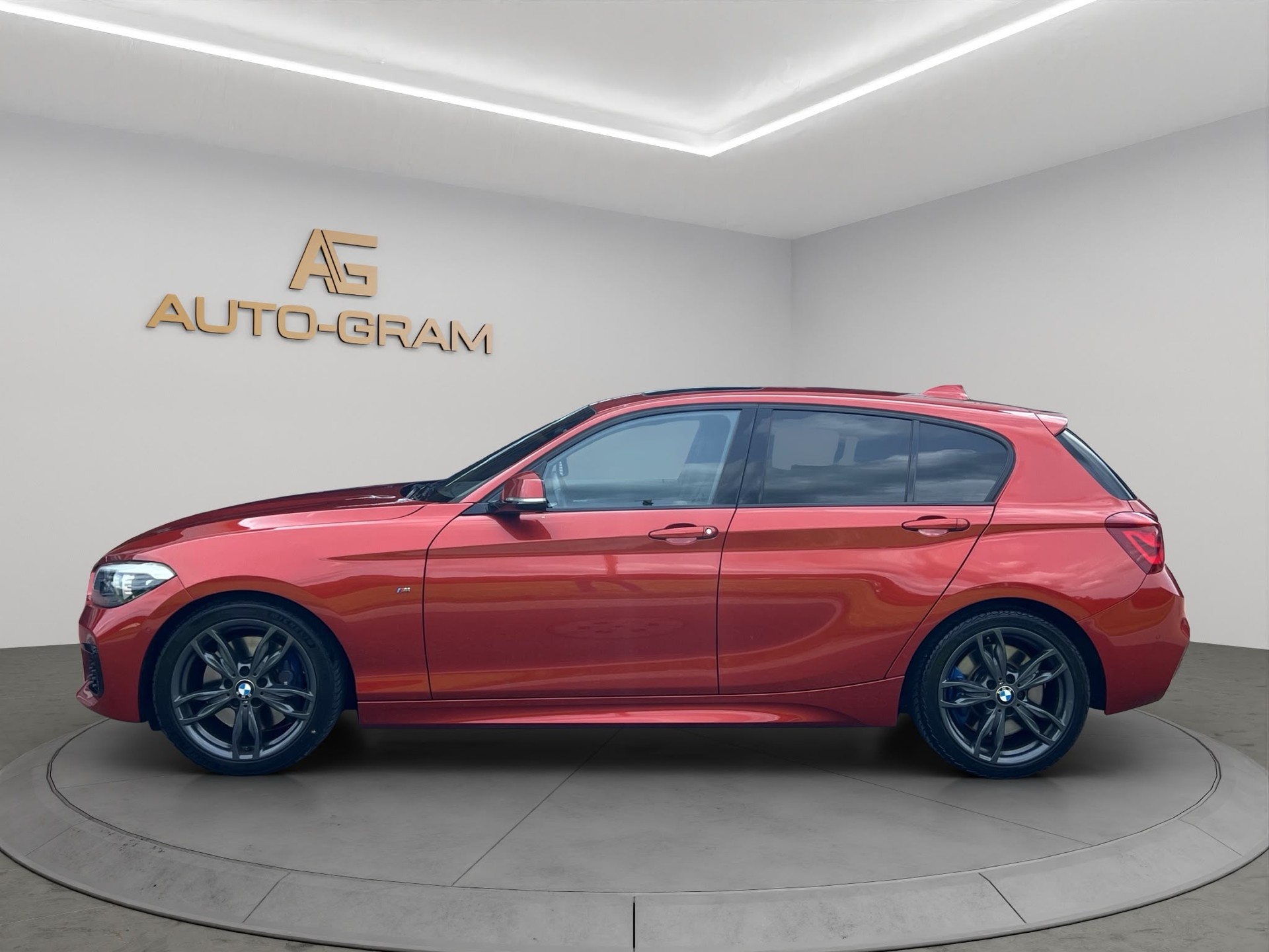 BMW M140i xDrive Steptronic-showroom-element-1
