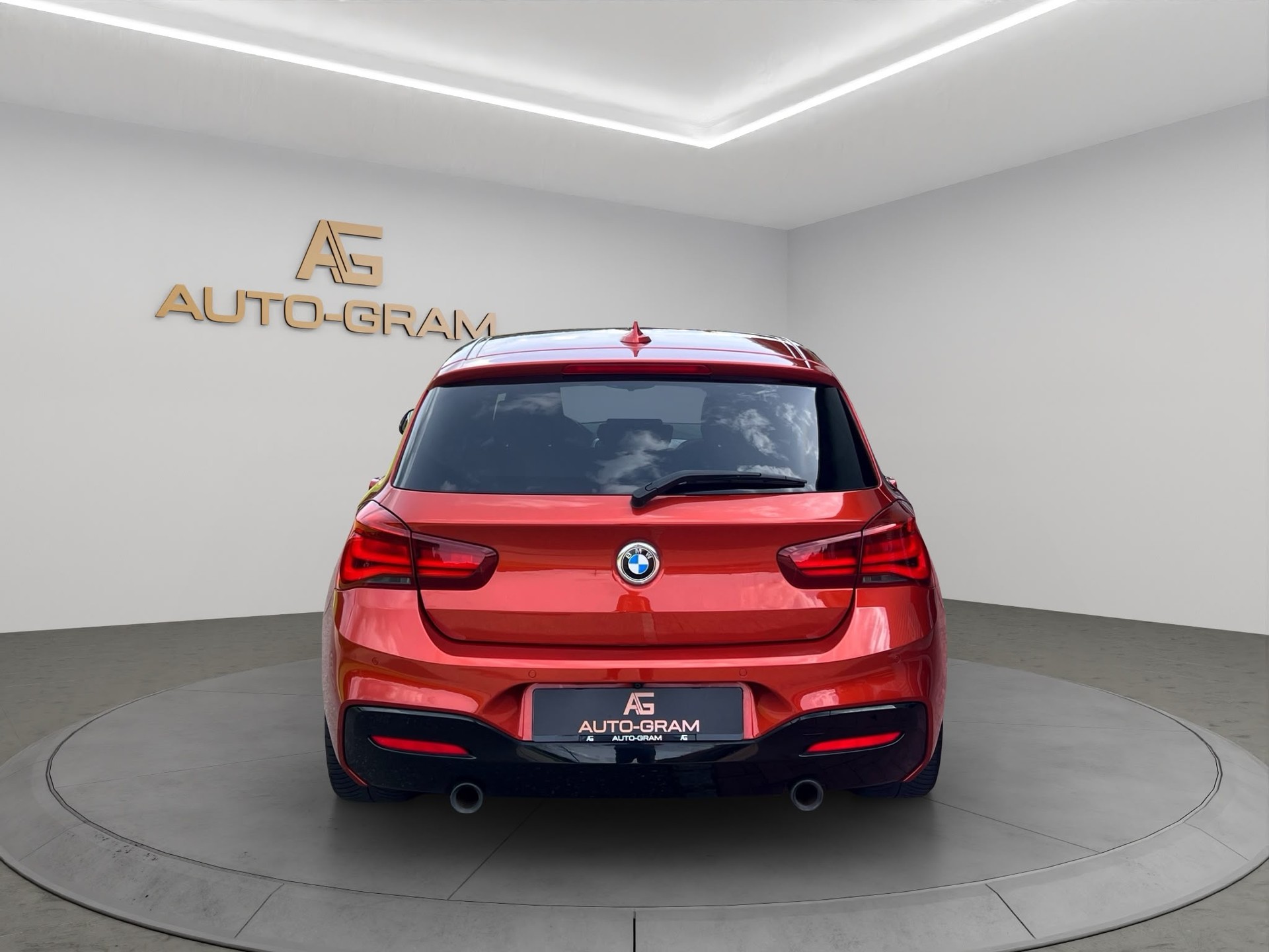 BMW M140i xDrive Steptronic-showroom-element-3