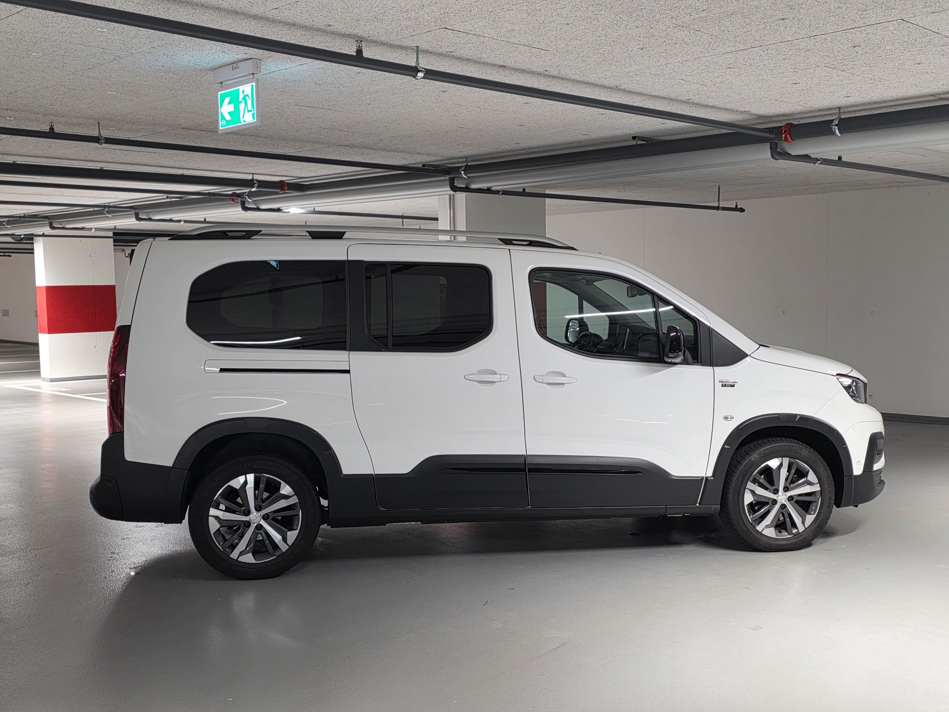 PEUGEOT Rifter Long 1.5 BlueHDi GT Line EAT8-image-3