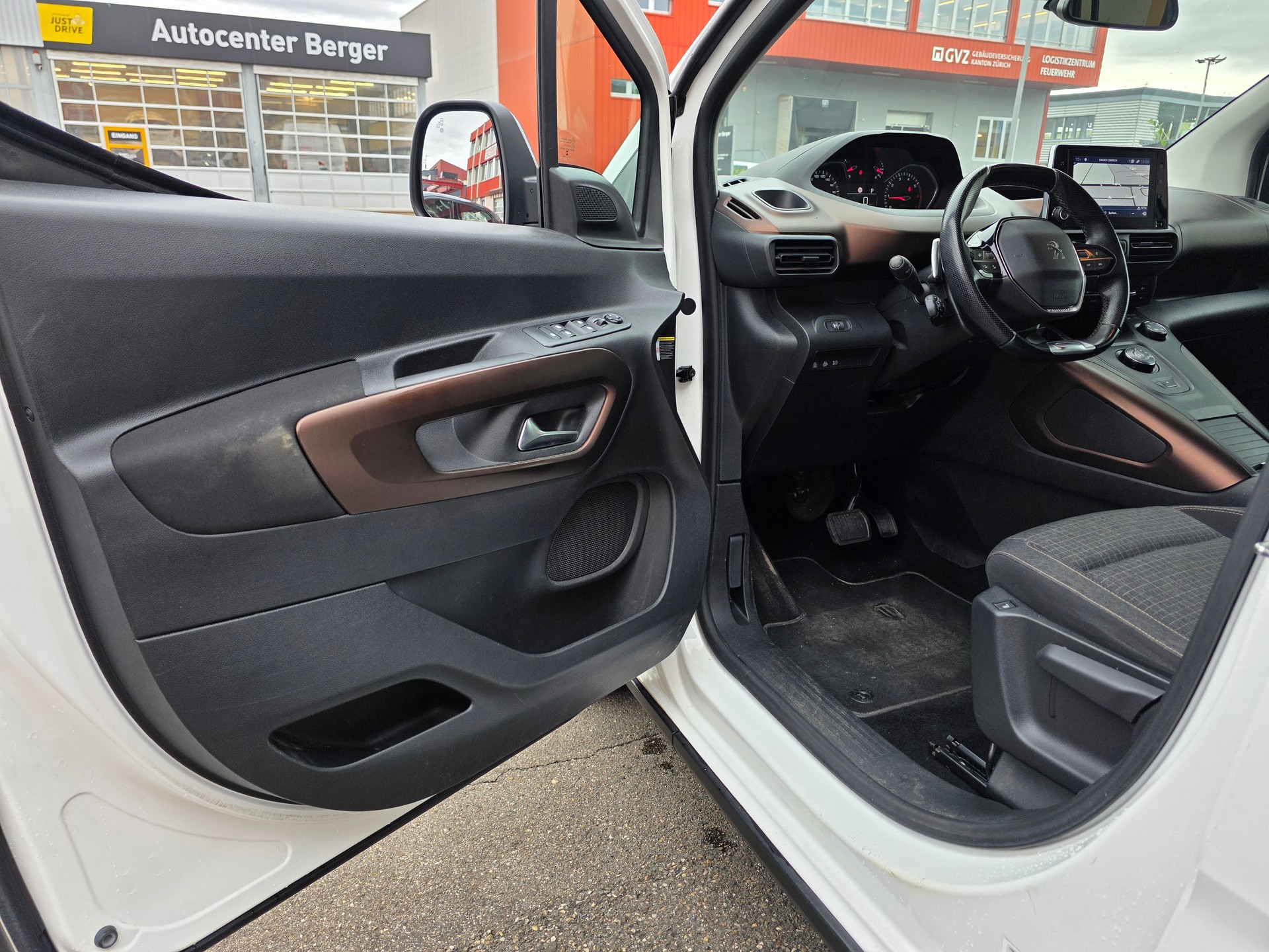 PEUGEOT Rifter Long 1.5 BlueHDi GT Line EAT8-image-8