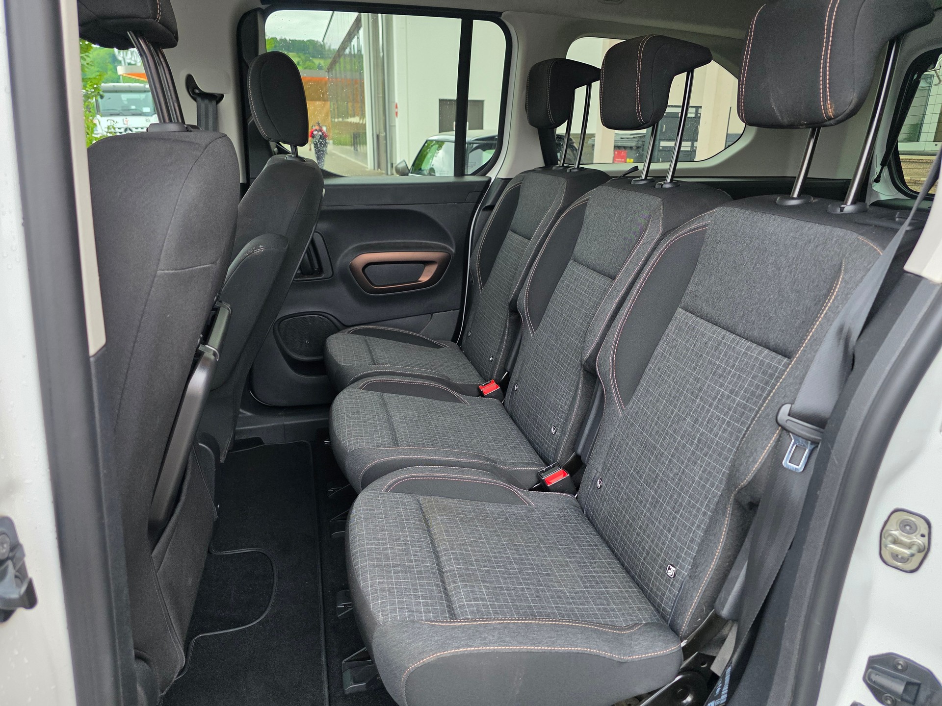 PEUGEOT Rifter Long 1.5 BlueHDi GT Line EAT8-image-15