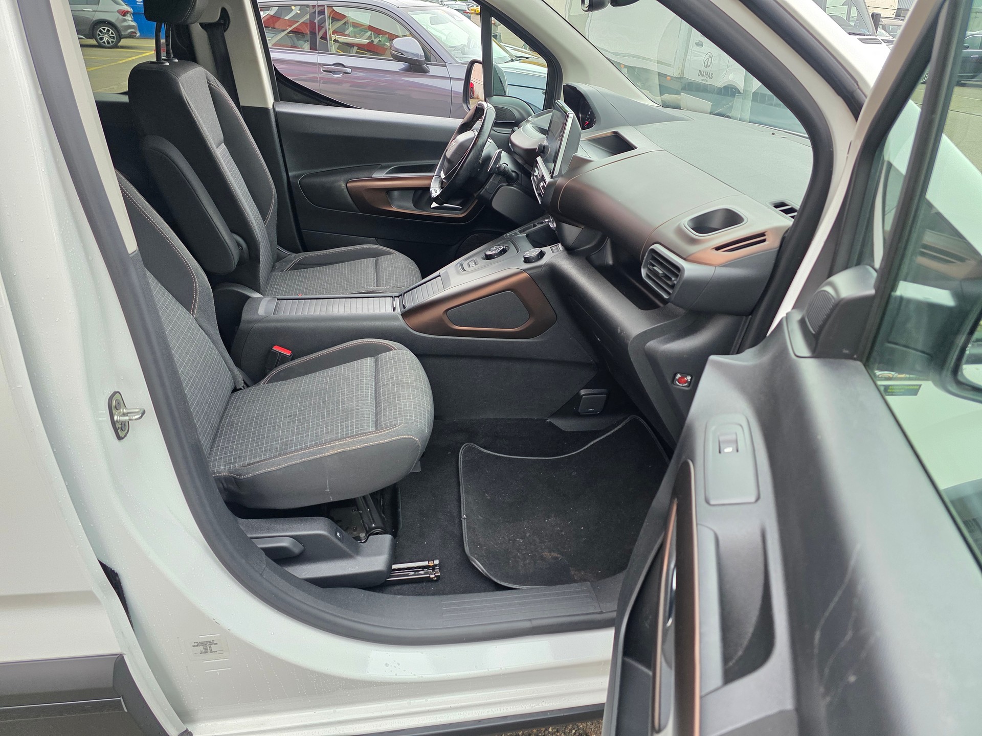 PEUGEOT Rifter Long 1.5 BlueHDi GT Line EAT8-image-14