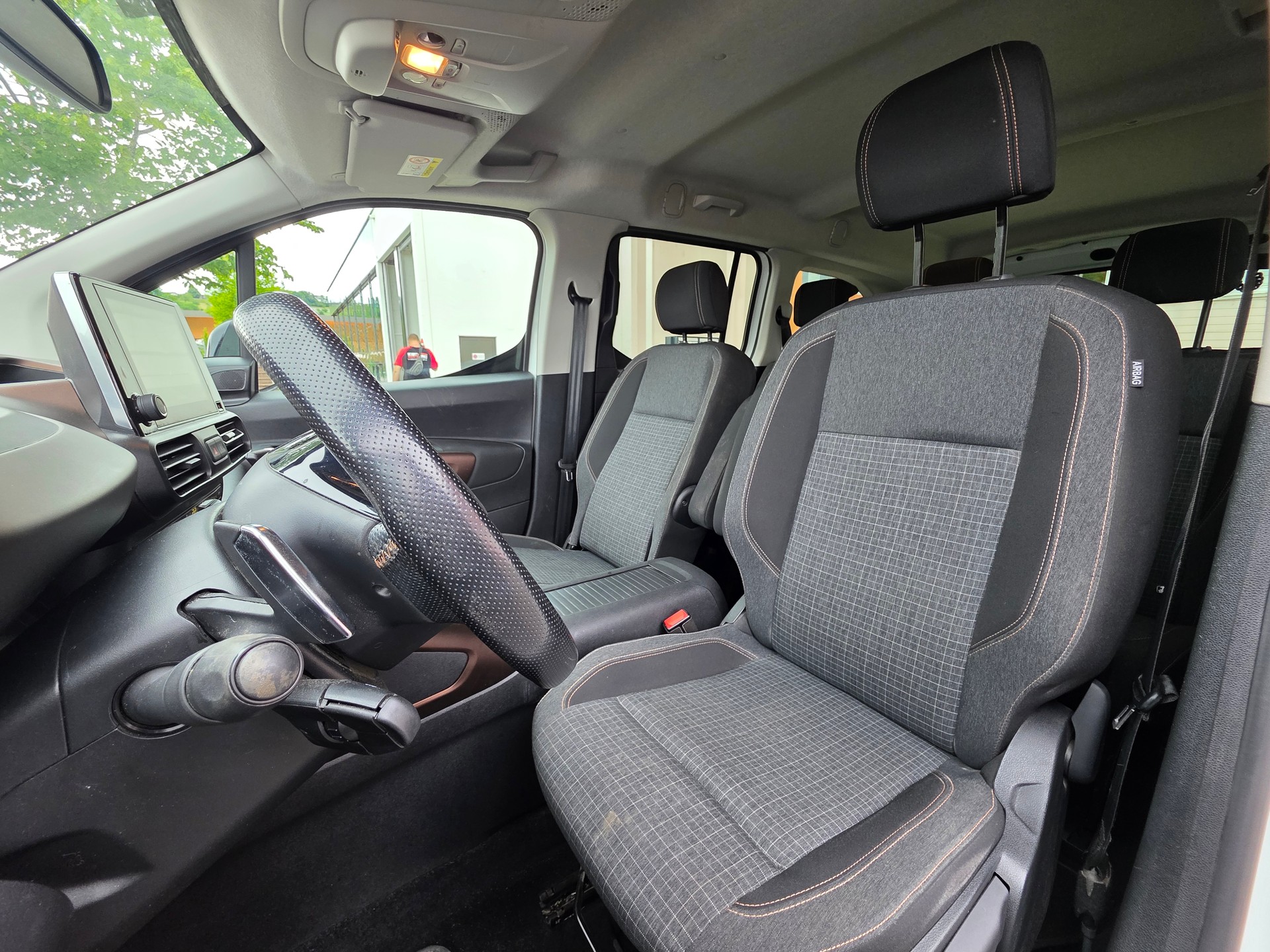 PEUGEOT Rifter Long 1.5 BlueHDi GT Line EAT8-image-9