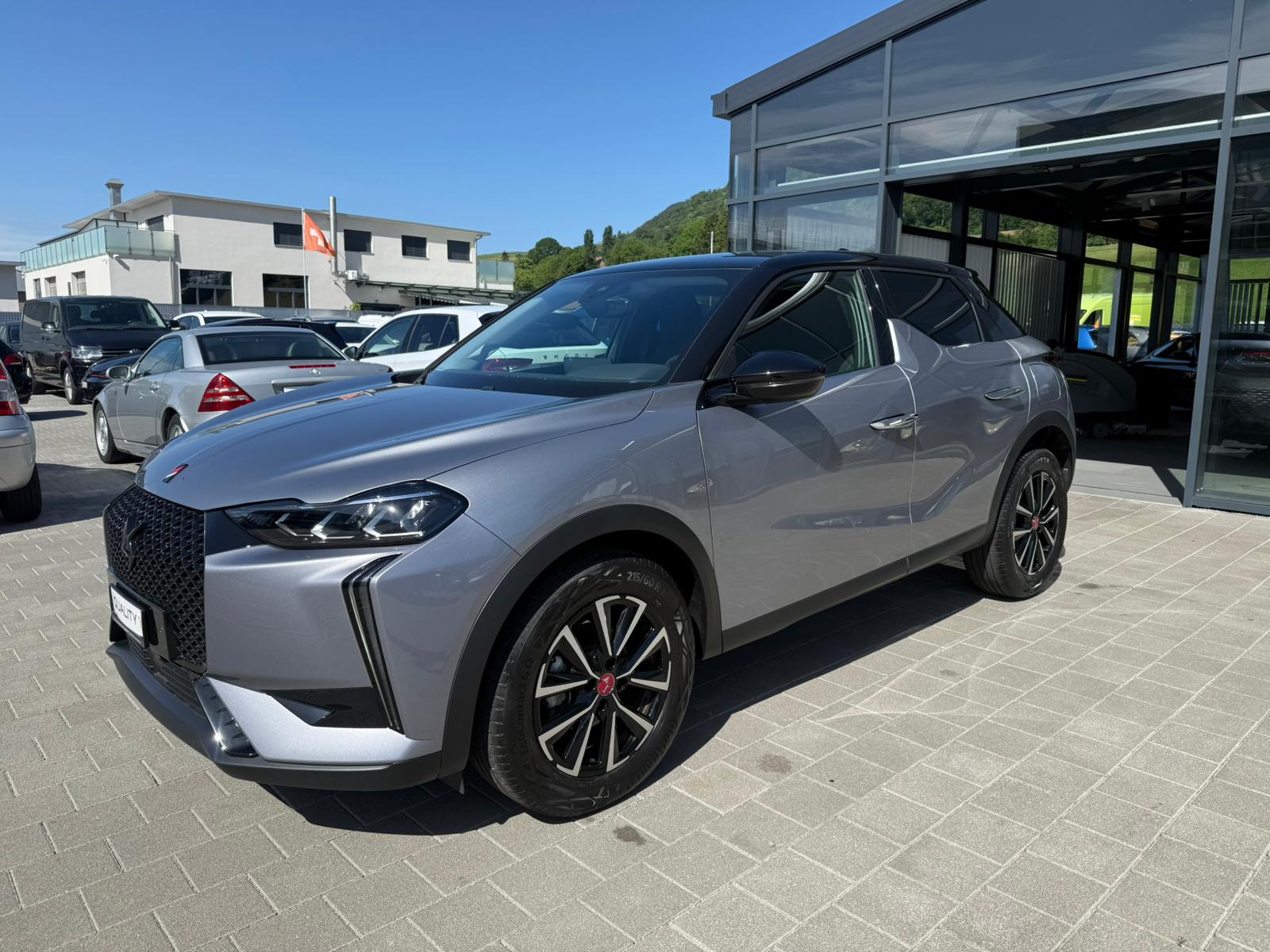 DS AUTOMOBILES DS 3 1.2 PureTech Ligne Noire EAT8-showroom-element-1