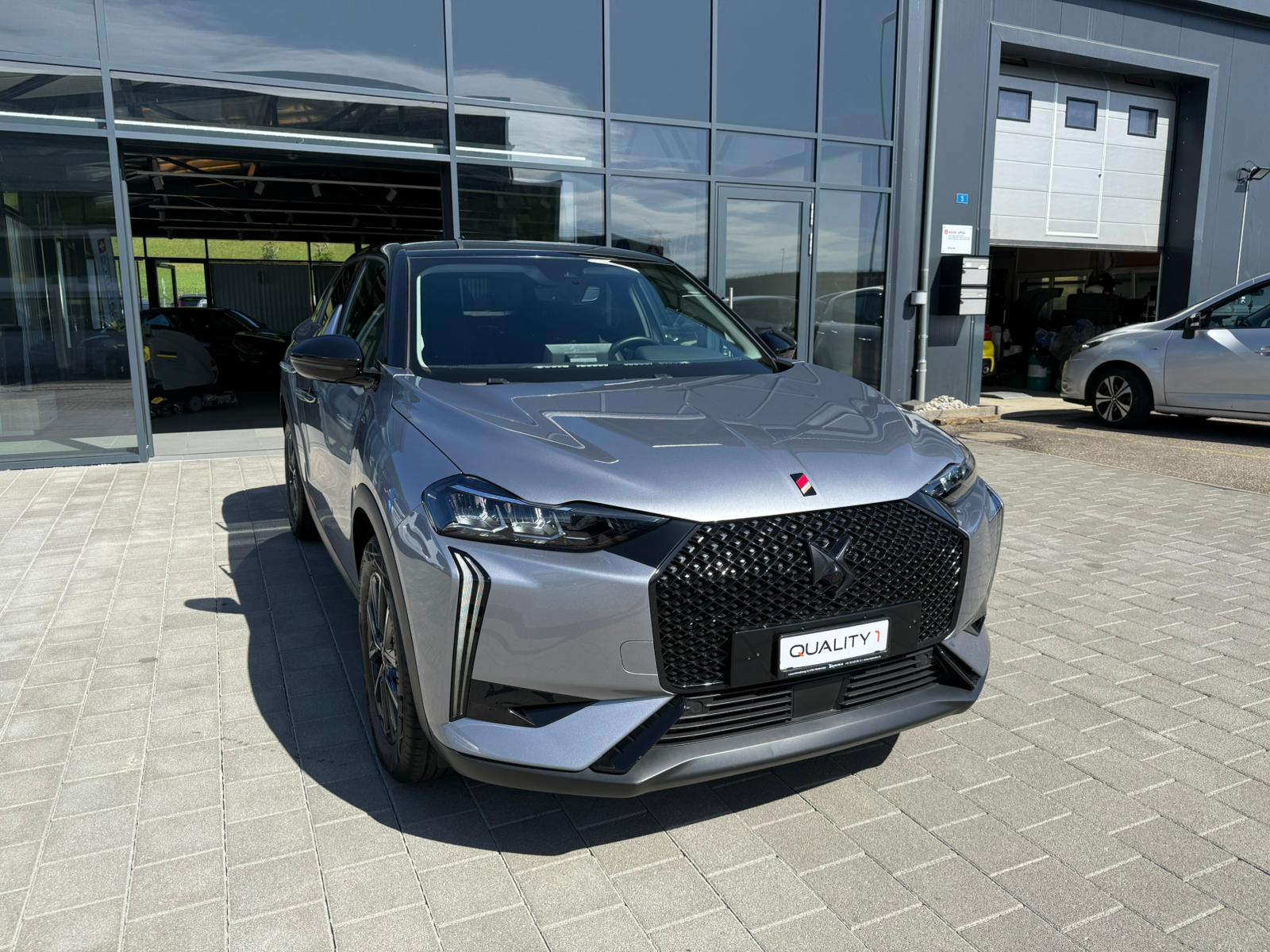 DS AUTOMOBILES DS 3 1.2 PureTech Ligne Noire EAT8-showroom-element-3