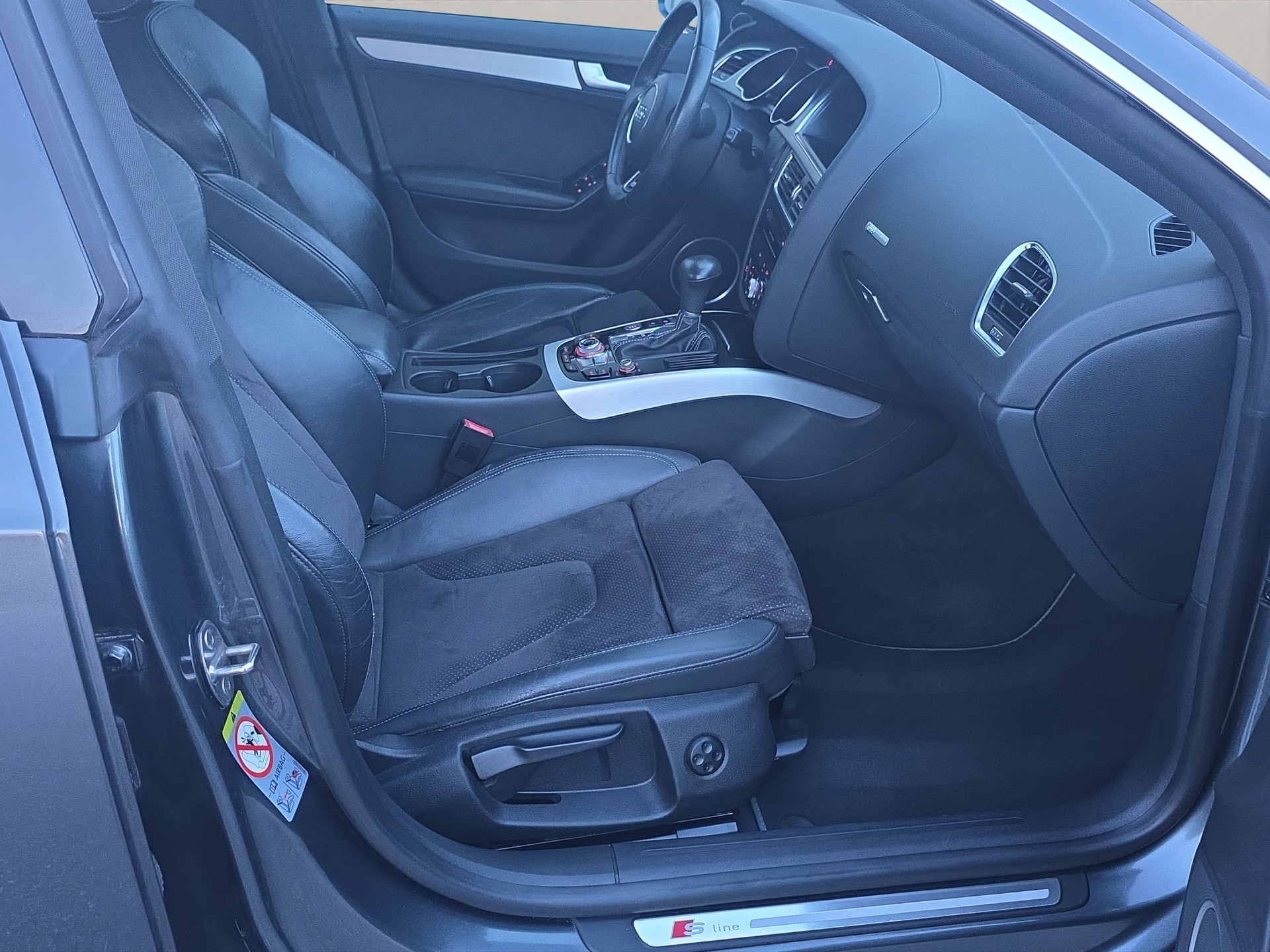 AUDI A5 Sportback 3.0 TDI S-Line-image-12