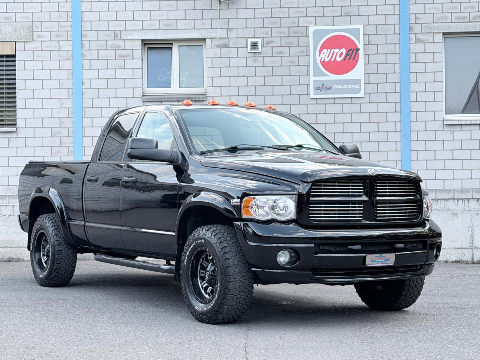 DODGE RAM 1500 QUAD CAB 5.7 HEMI V8 4x4-showroom-element-1
