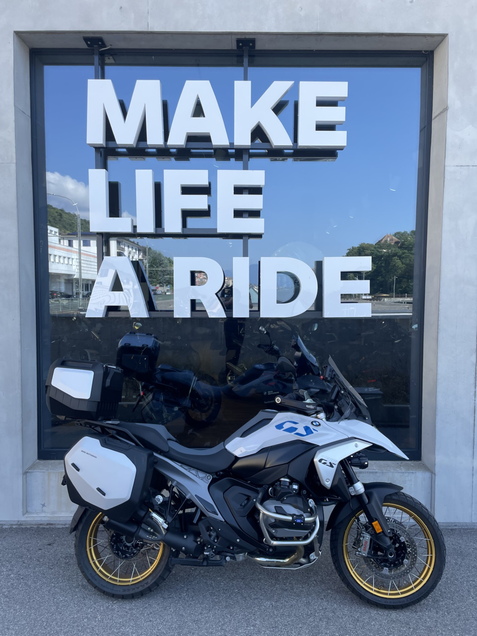 BMW R 1300 GS-image-1