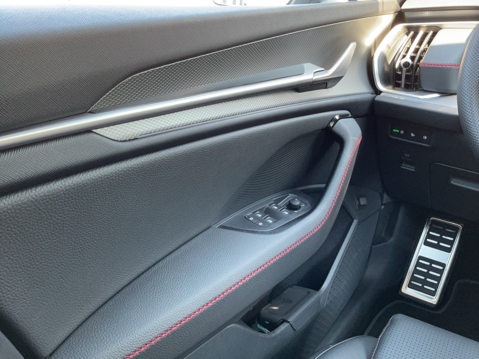 SKODA Kodiaq 2.0 TSI RS 4x4-image-8