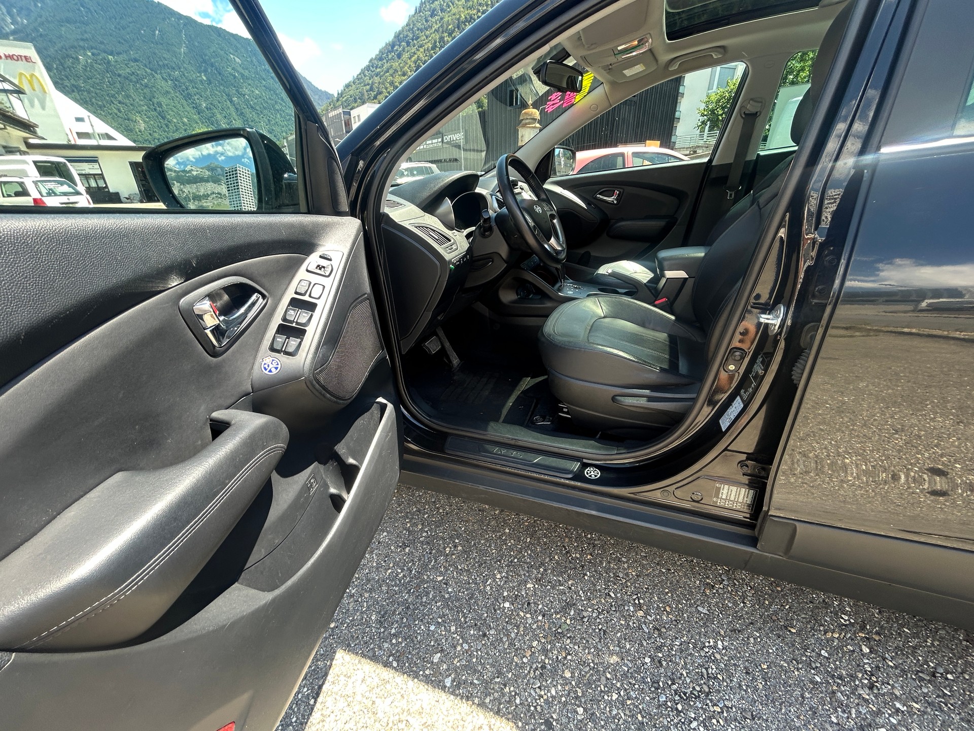 HYUNDAI iX 35 2.0 Premium 4WD-image-10