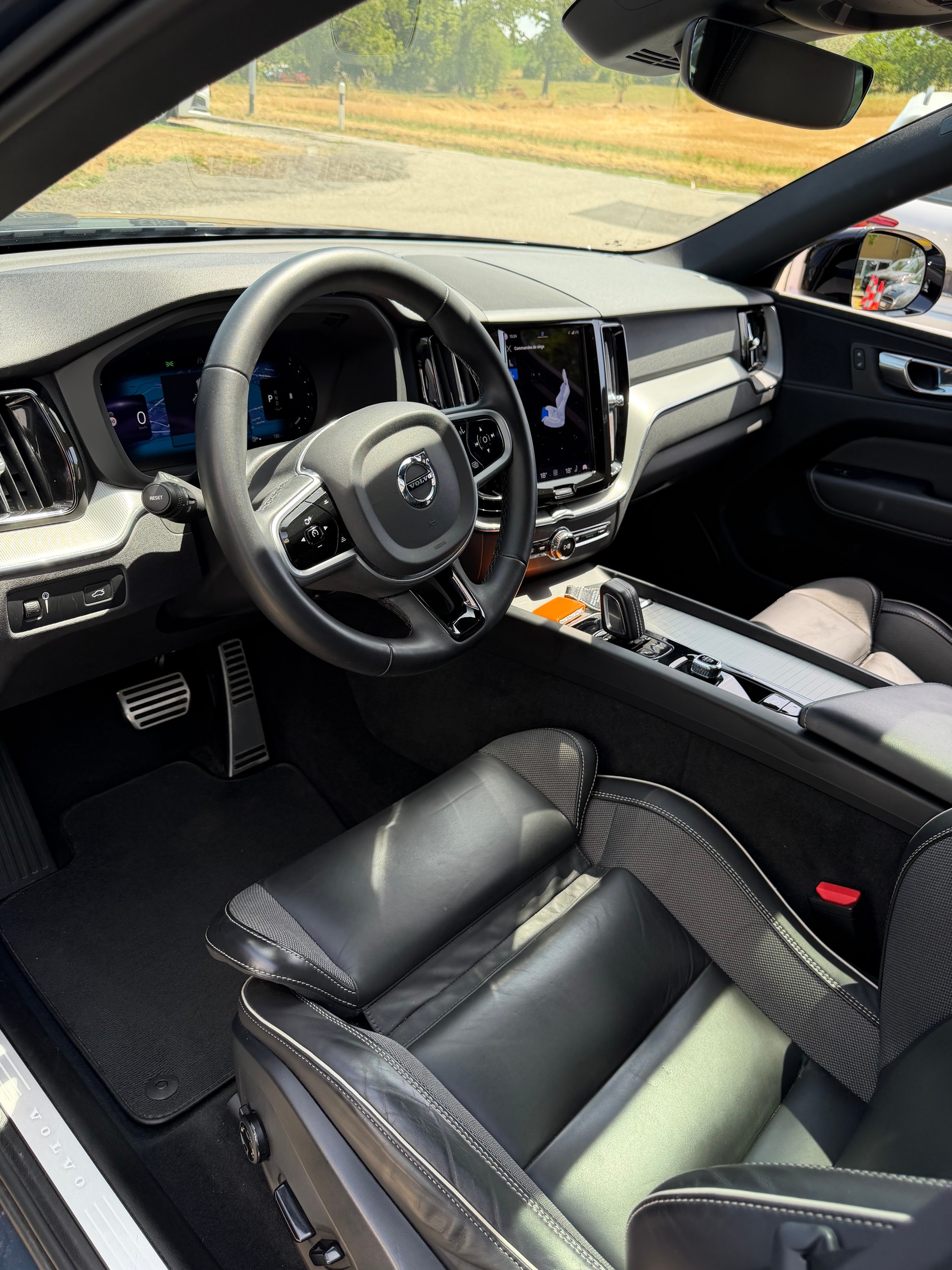 VOLVO XC60 B4 Diesel Mild Hybrid AWD R-Design Geartronic-showroom-element-3