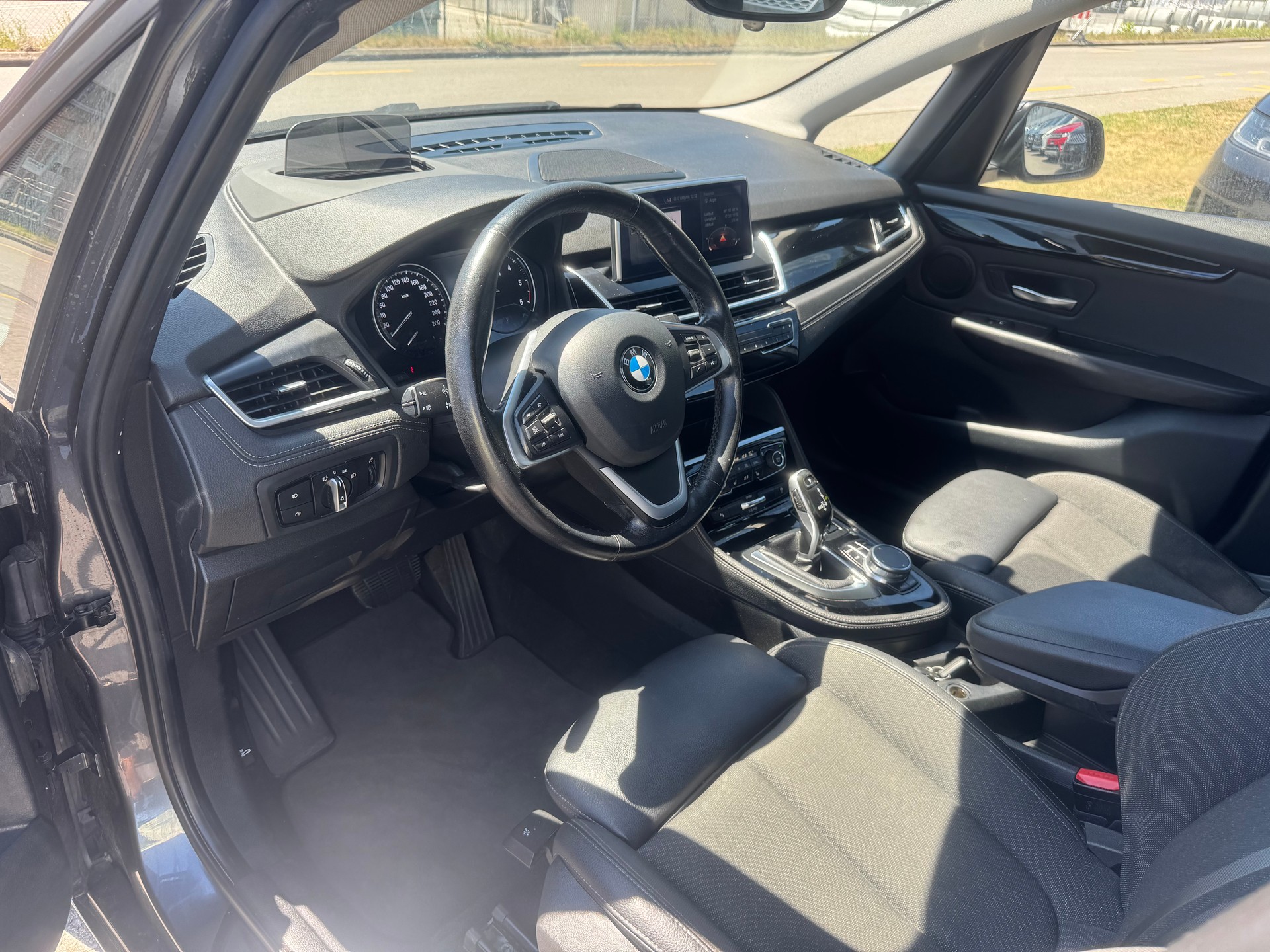 BMW 218d xDrive Active Tourer Steptronic-image-13