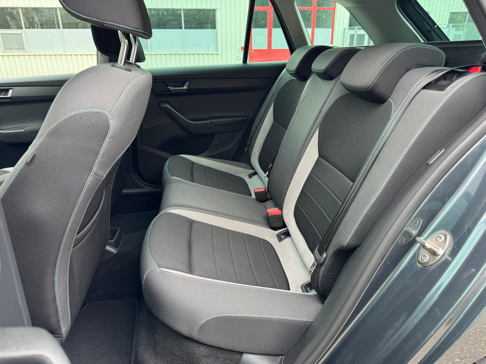 SKODA Fabia 1.2 TSI Swiss Joy DSG-image-9