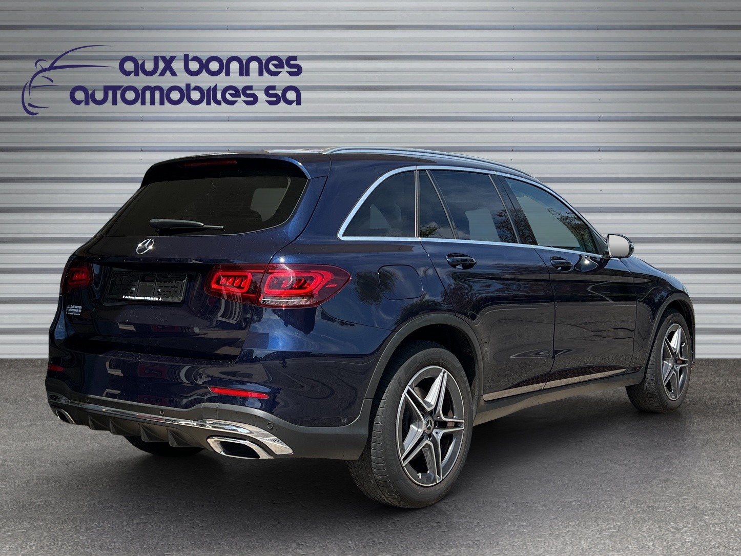 MERCEDES-BENZ GLC 300 AMG Line 4Matic 9G-Tronic-showroom-element-3