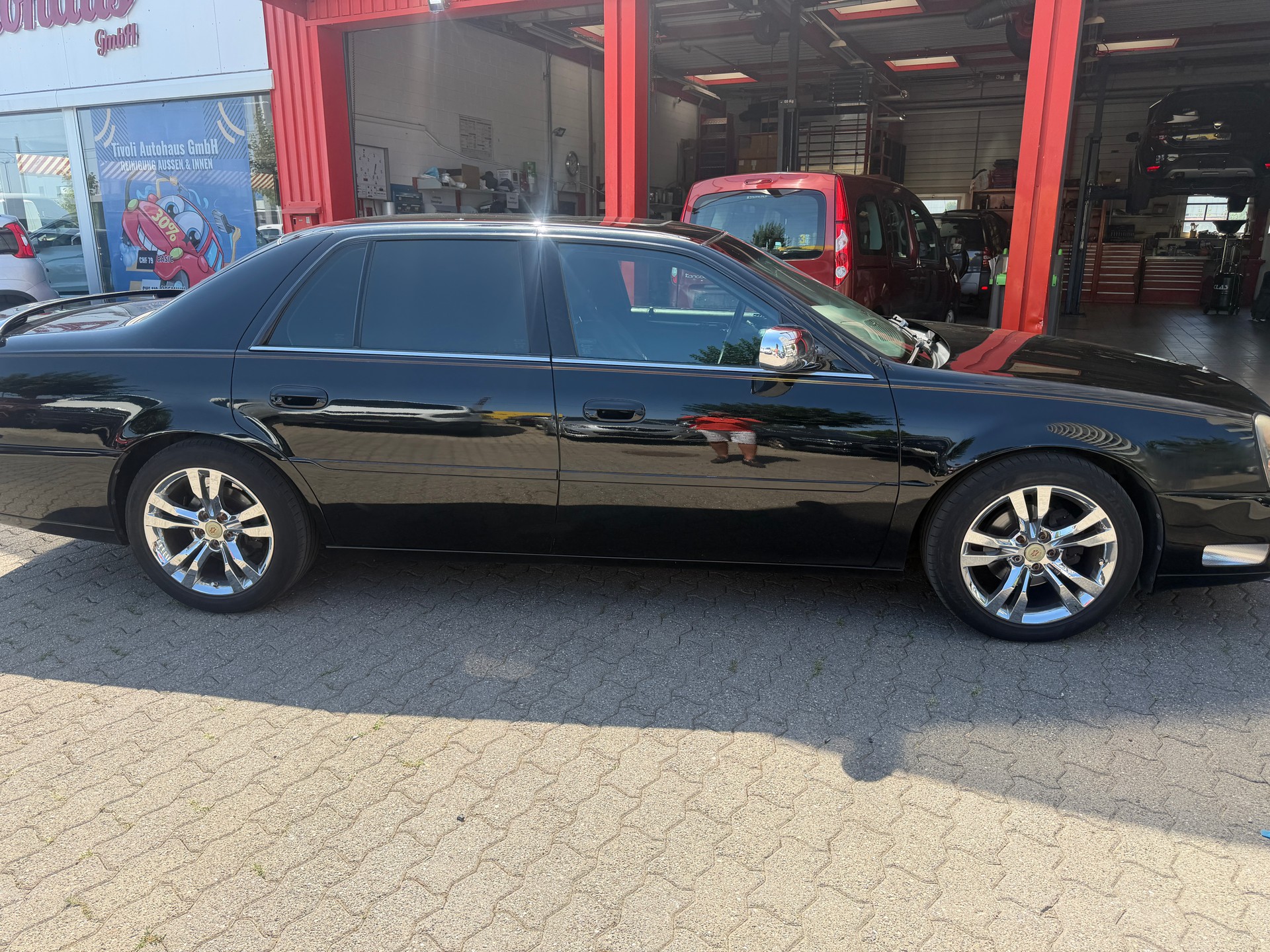 CADILLAC DEVILLE-showroom-element-3