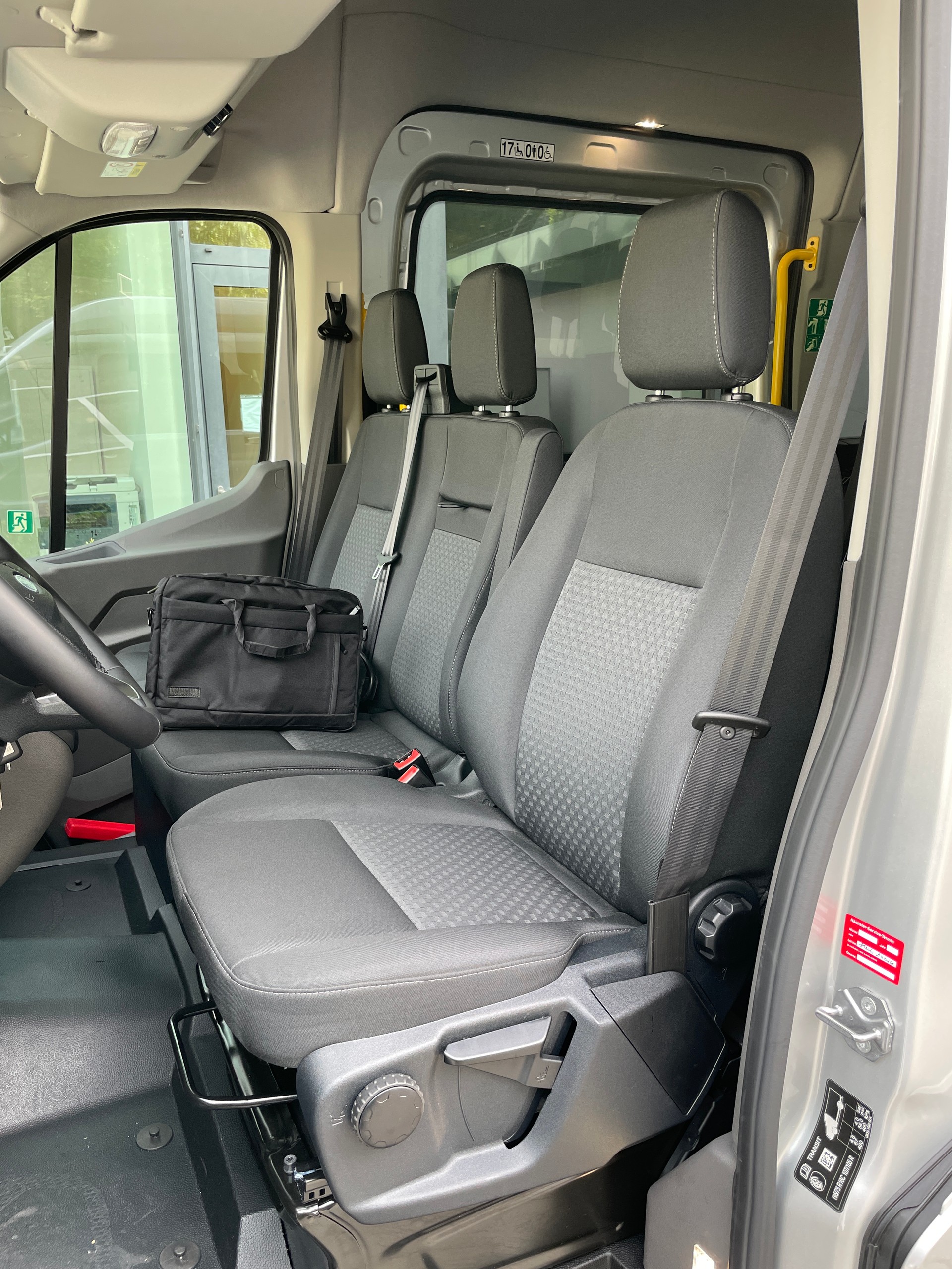 FORD Transit 460 L4H3 Trend RWD A 18-Sitzer mit Standheizung, AHK und 360° Kamera-image-19