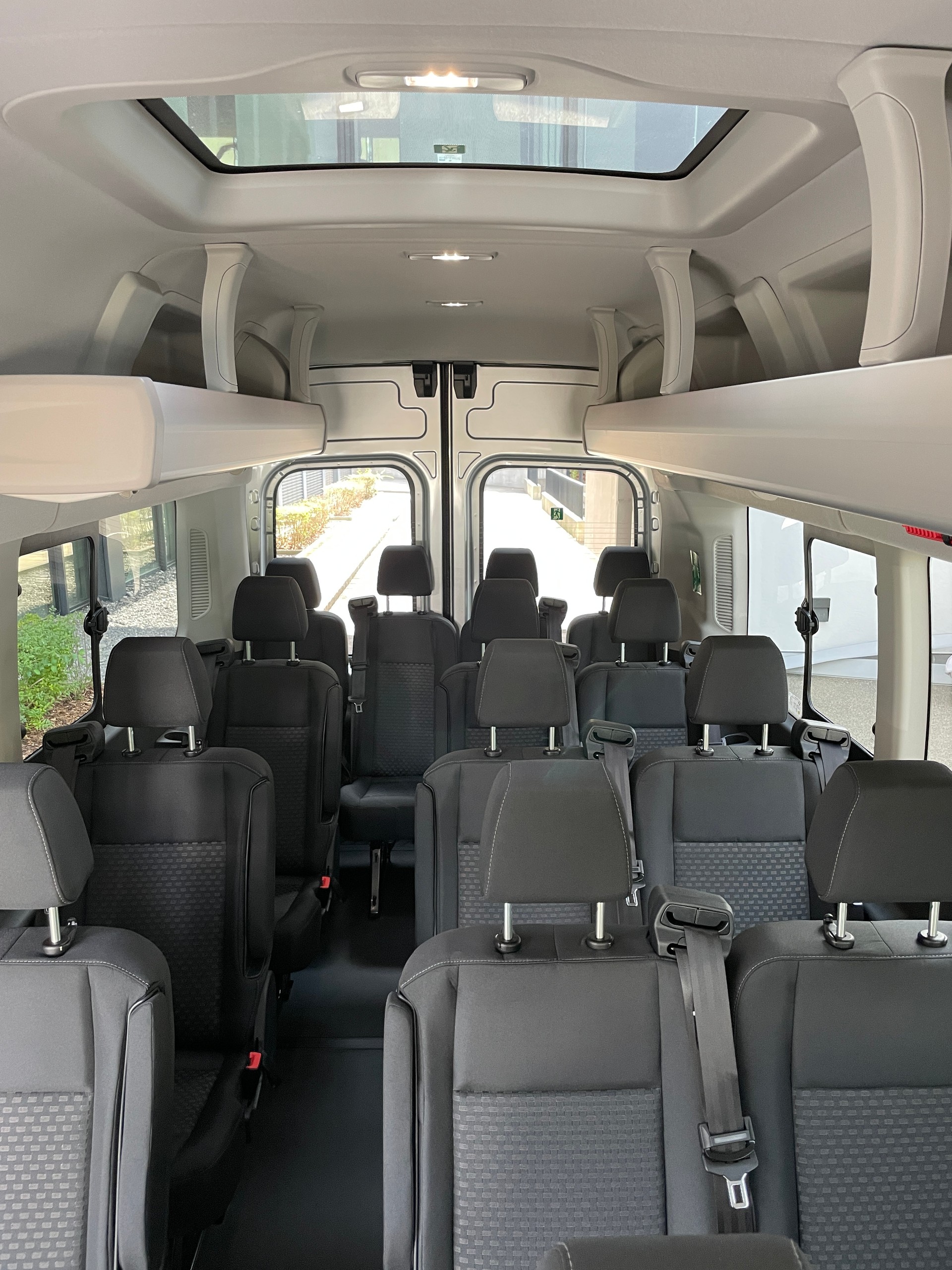 FORD Transit 460 L4H3 Trend RWD A 18-Sitzer mit Standheizung, AHK und 360° Kamera-image-11