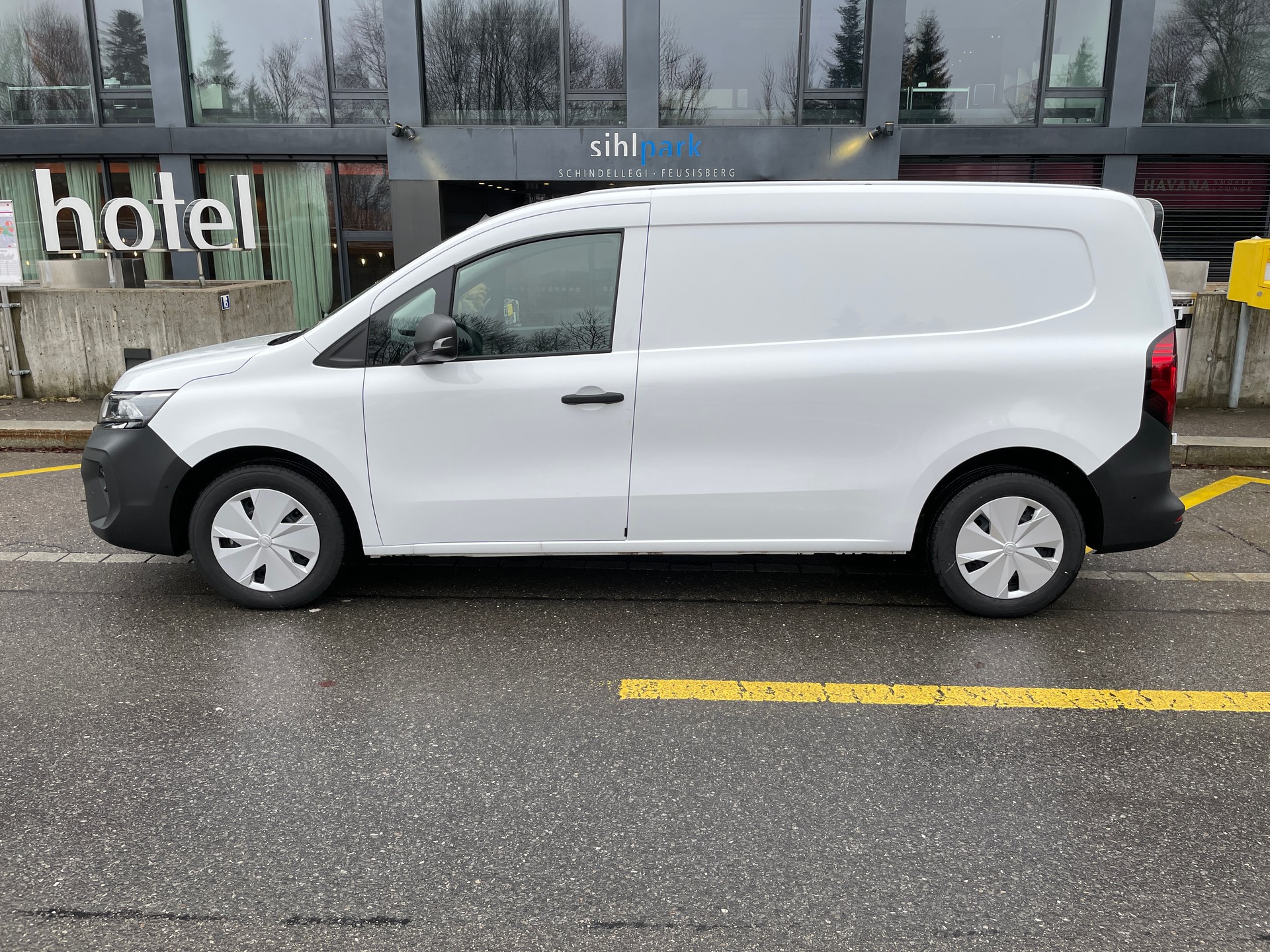 NISSAN Townstar EV45 kWh 22kW L2 Acenta-image-15