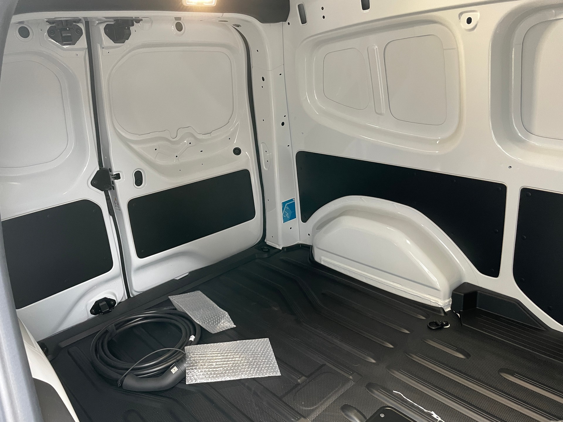 NISSAN Townstar EV45 kWh 22kW L2 Acenta-image-7