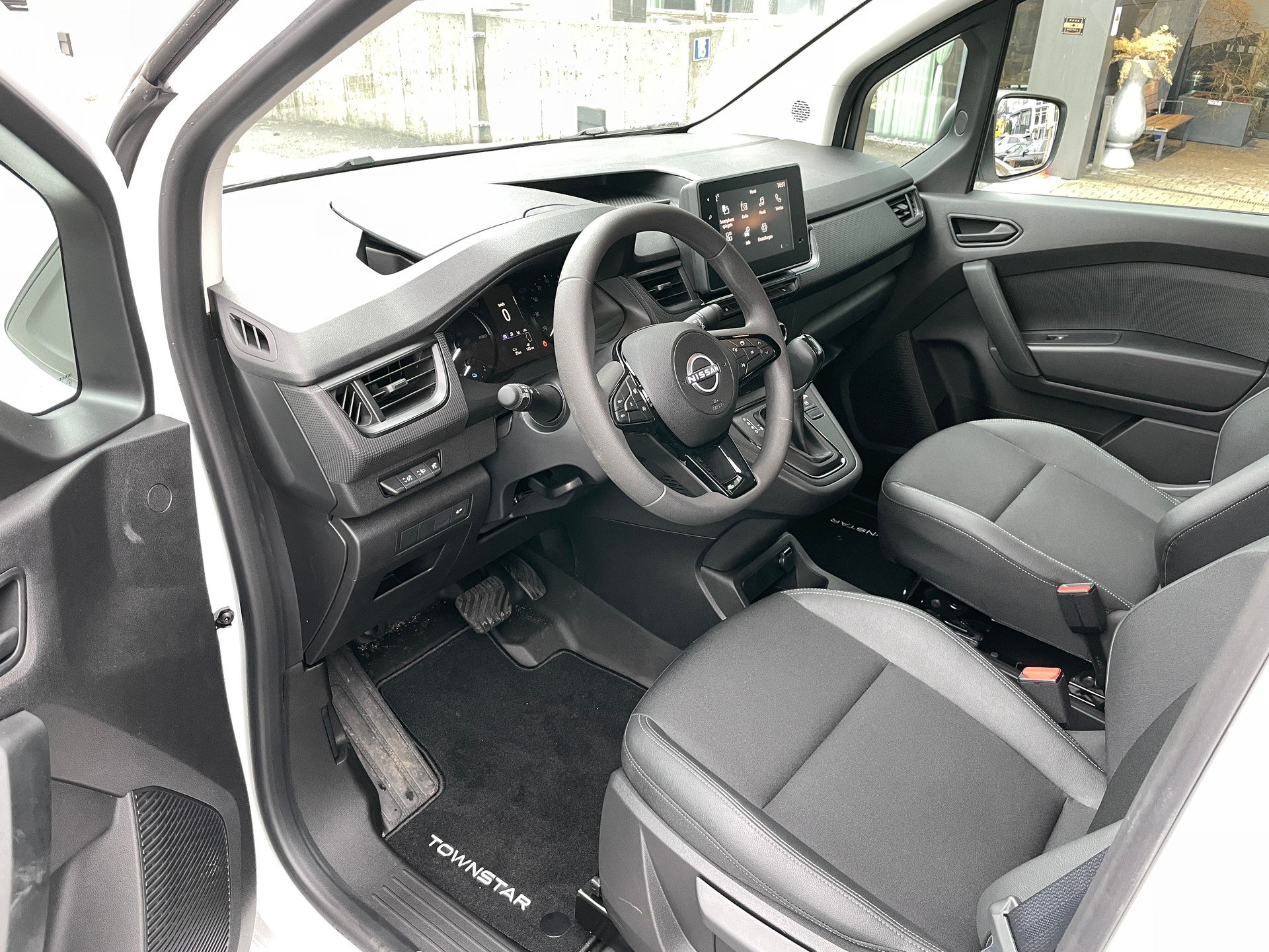 NISSAN Townstar EV45 kWh 22kW L2 Acenta-image-16