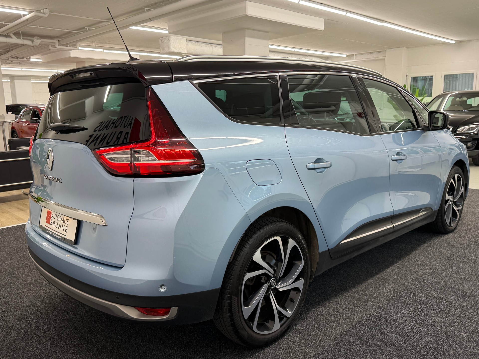 RENAULT Grand Scénic 1.6 dCi Bose EDC-showroom-element-3