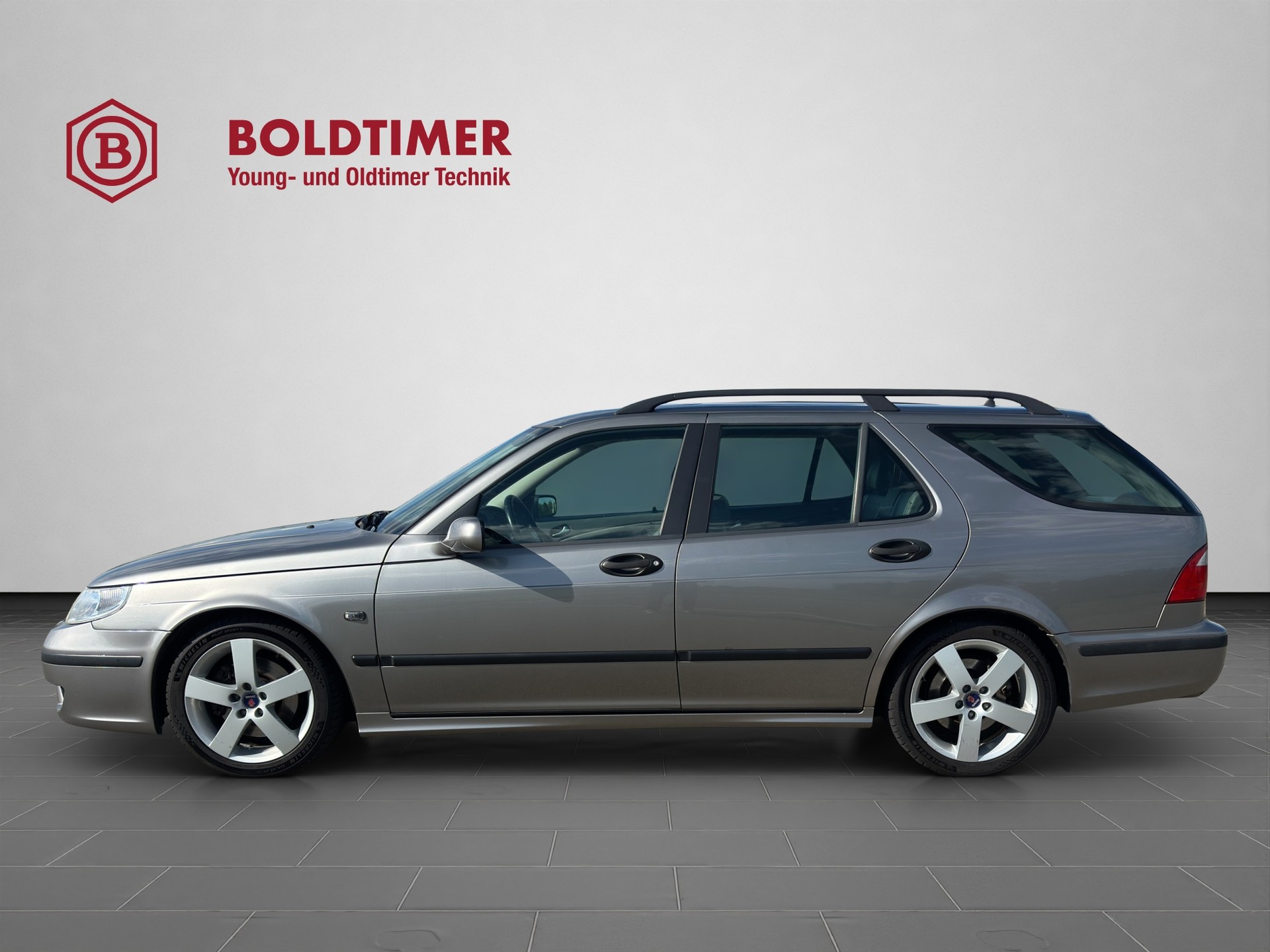 SAAB 9-5 2.3T Aero-showroom-element-2