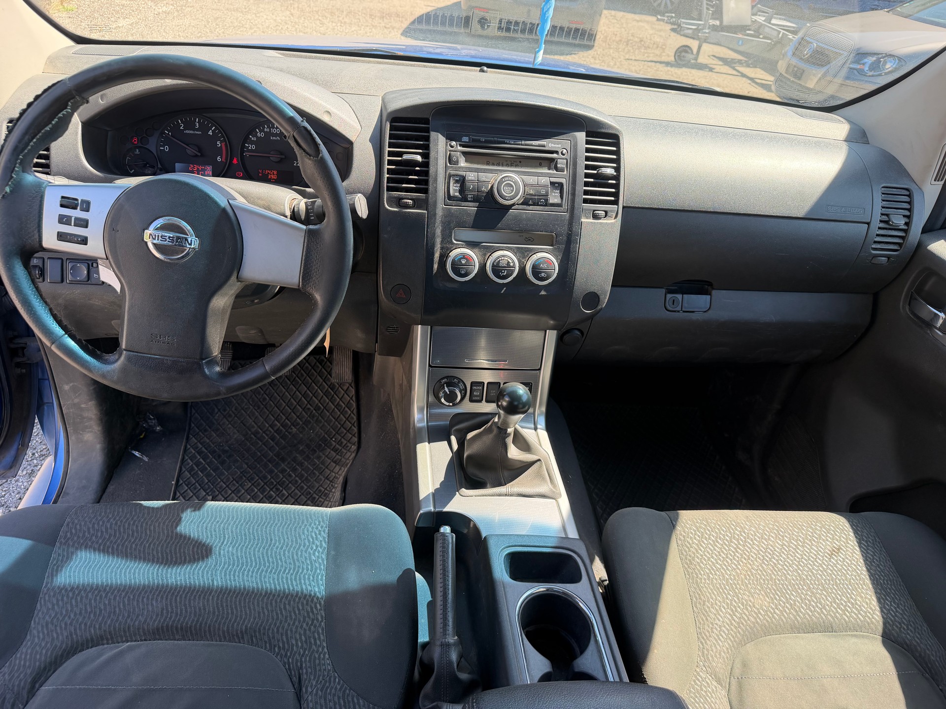 NISSAN Navara King Cab SE 2.5 dCi 4WD-image-9