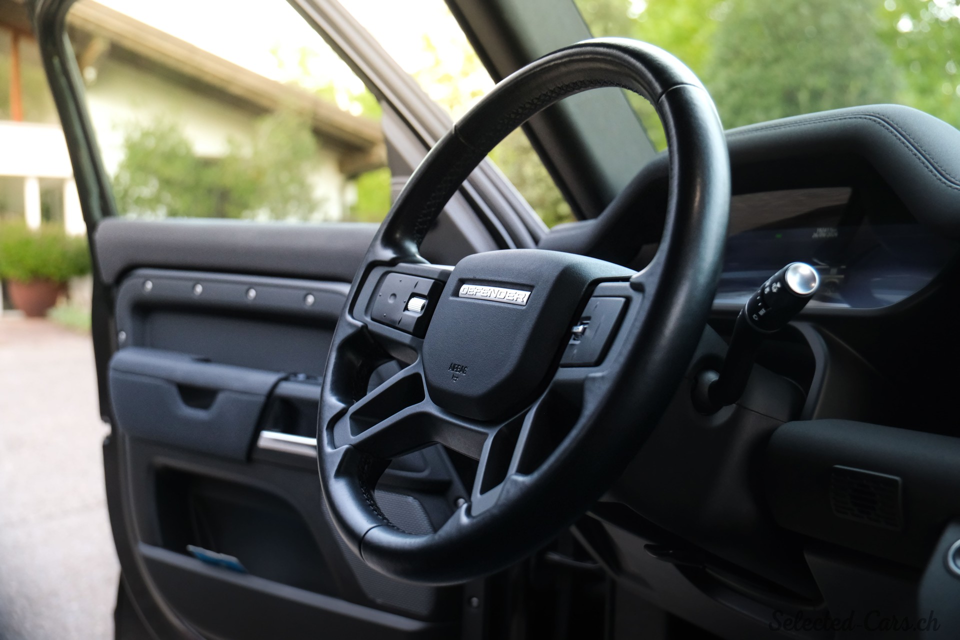 LAND ROVER Defender 110 3.0 D I6 200 X-Dynamic HSE AWD AT8-image-7