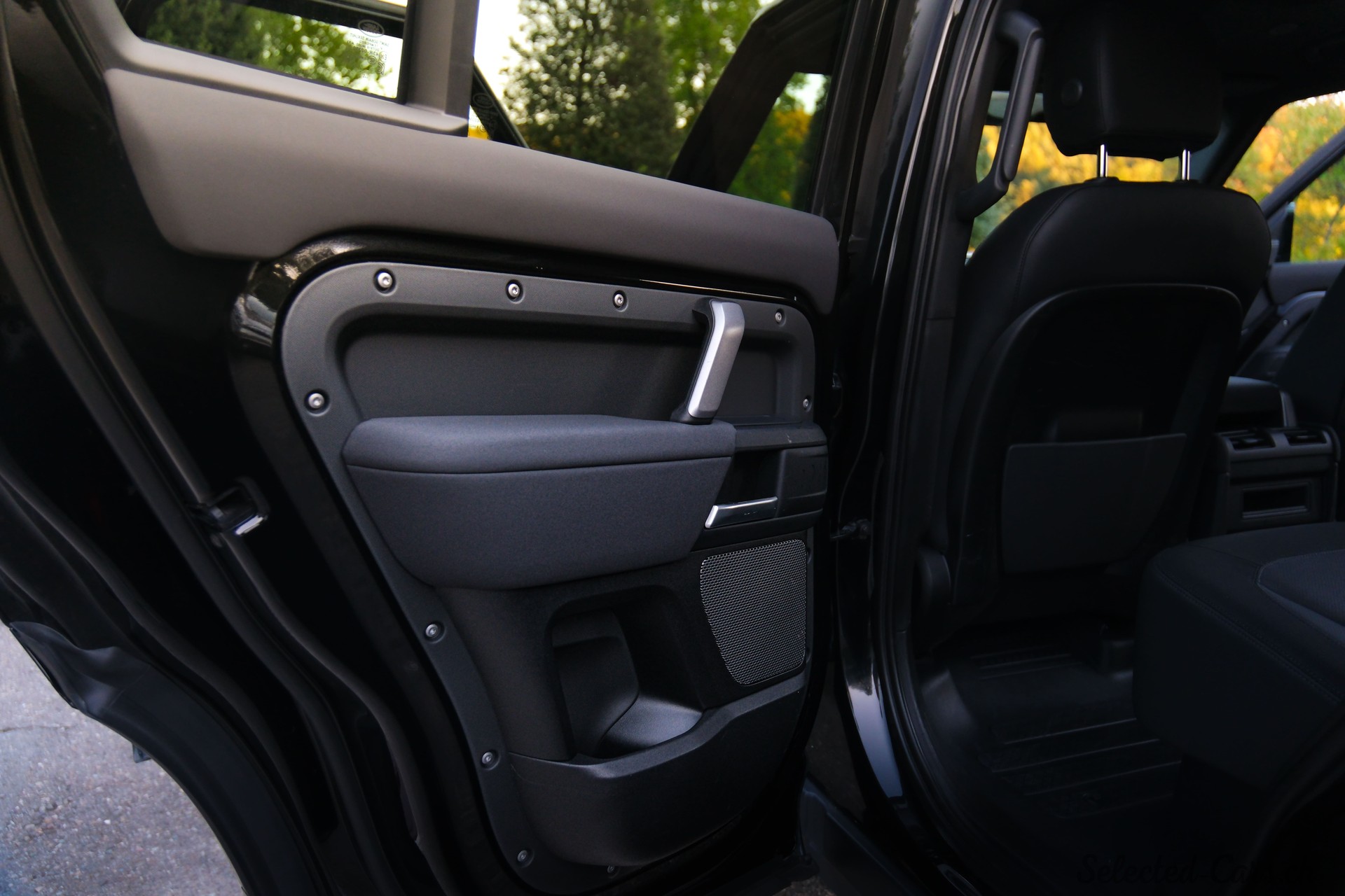 LAND ROVER Defender 110 3.0 D I6 200 X-Dynamic HSE AWD AT8-image-9