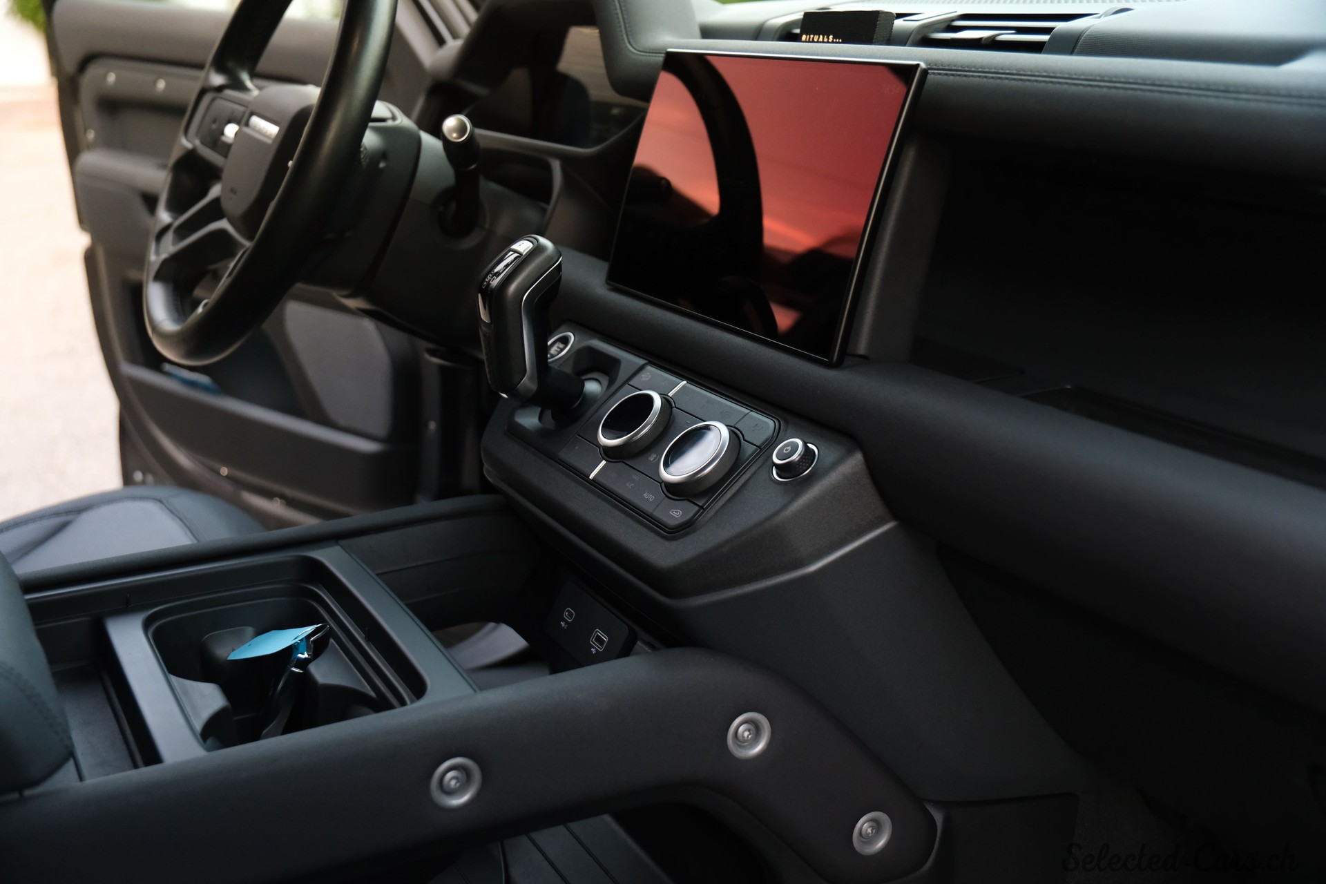 LAND ROVER Defender 110 3.0 D I6 200 X-Dynamic HSE AWD AT8-image-6