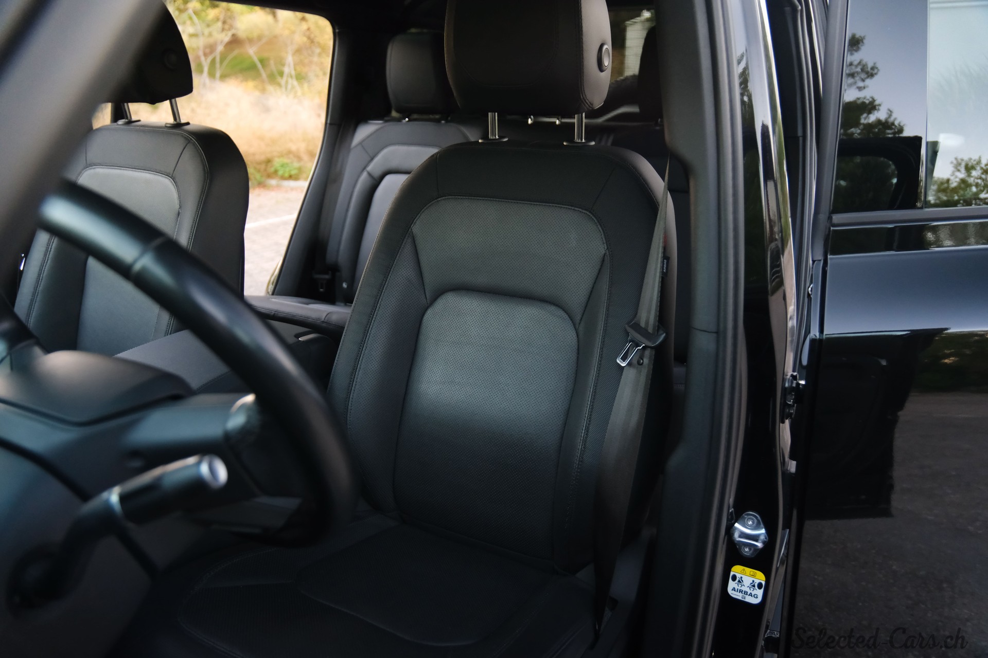 LAND ROVER Defender 110 3.0 D I6 200 X-Dynamic HSE AWD AT8-image-14