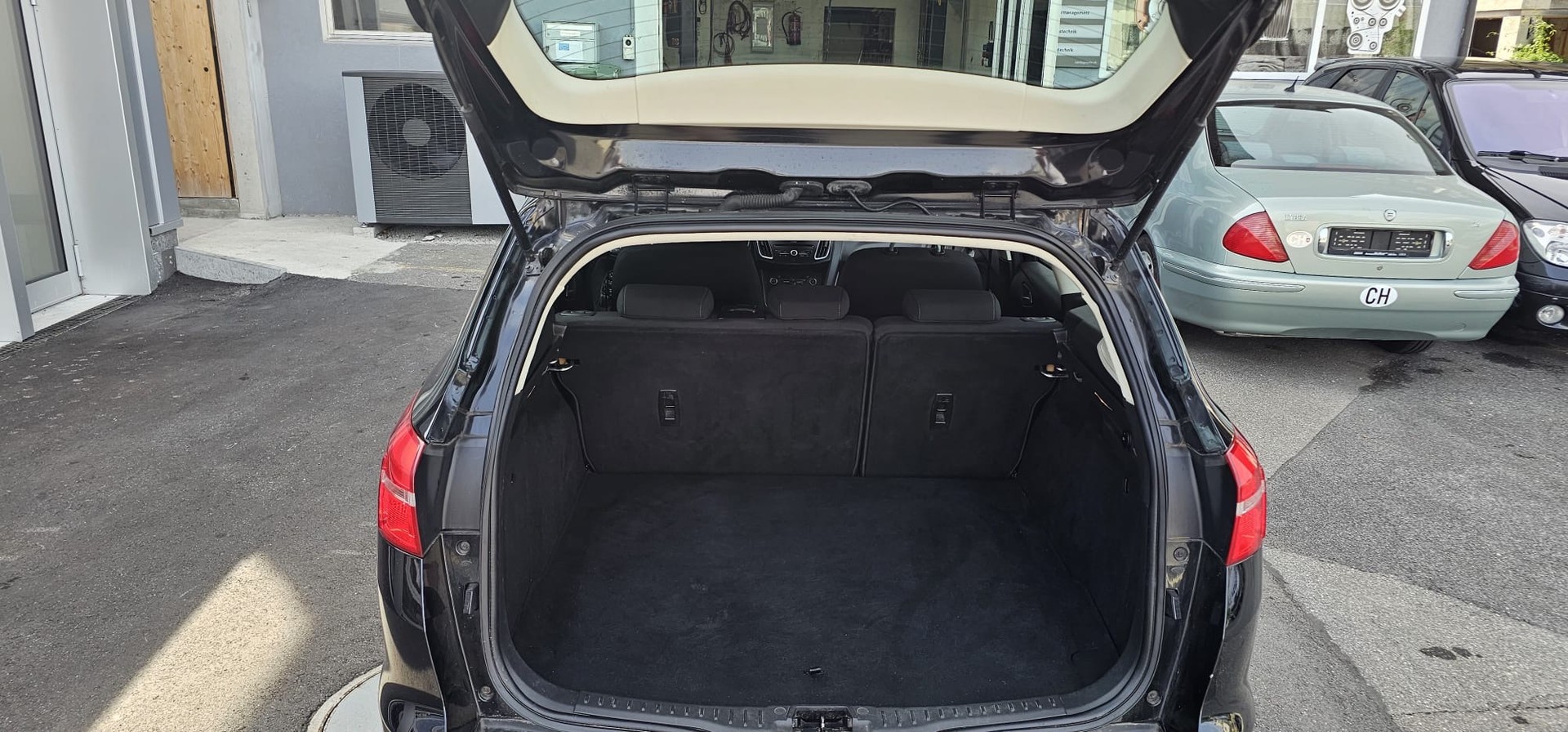 FORD Focus 1.0 SCTi Black Edition-image-9