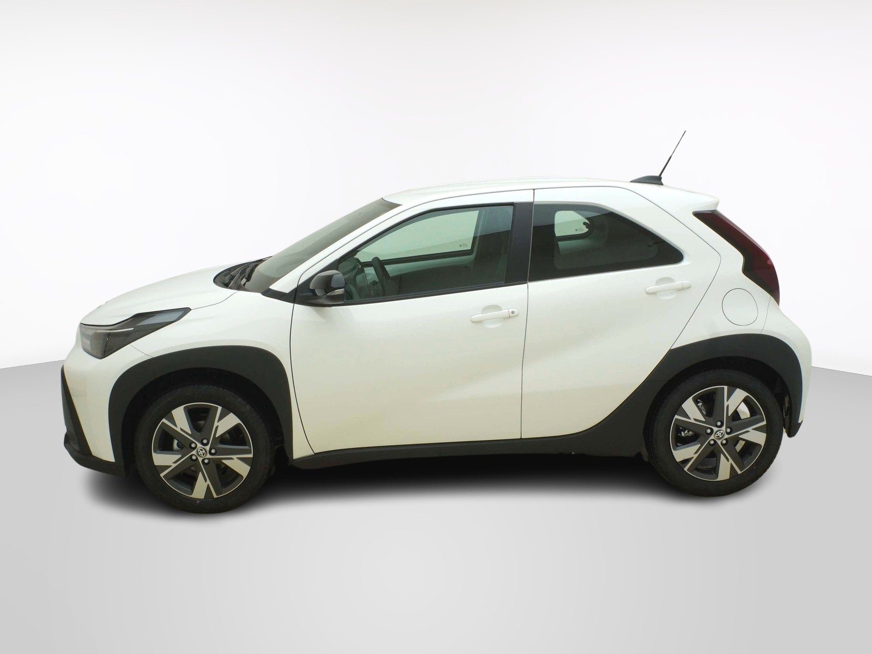 TOYOTA Aygo X 1.5 VVT-i HSD Comfort-showroom-element-1