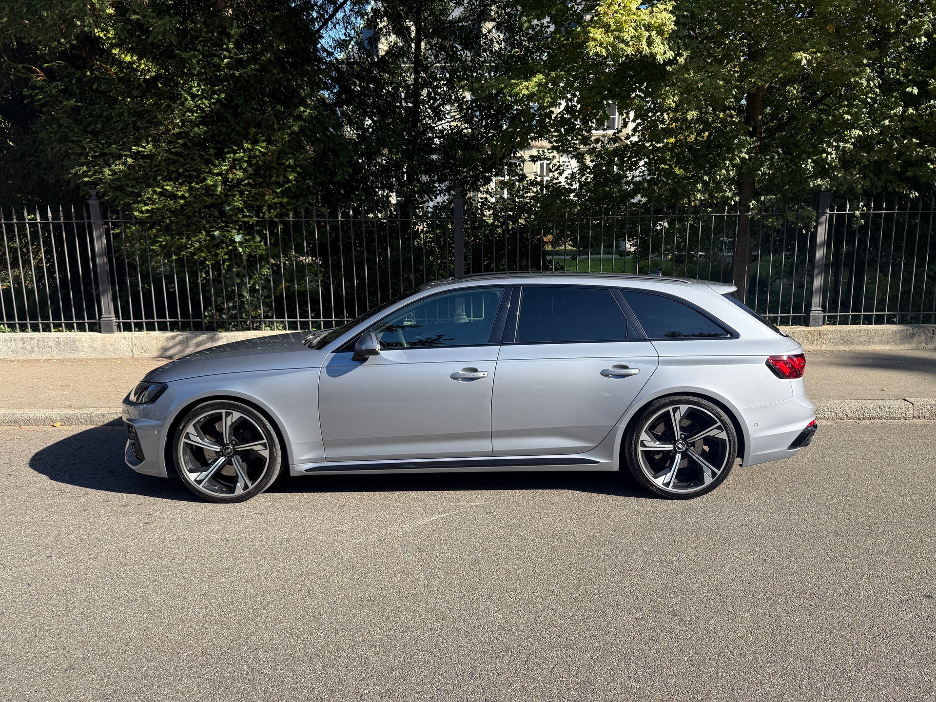 AUDI RS4 Avant quattro tiptronic-showroom-element-2