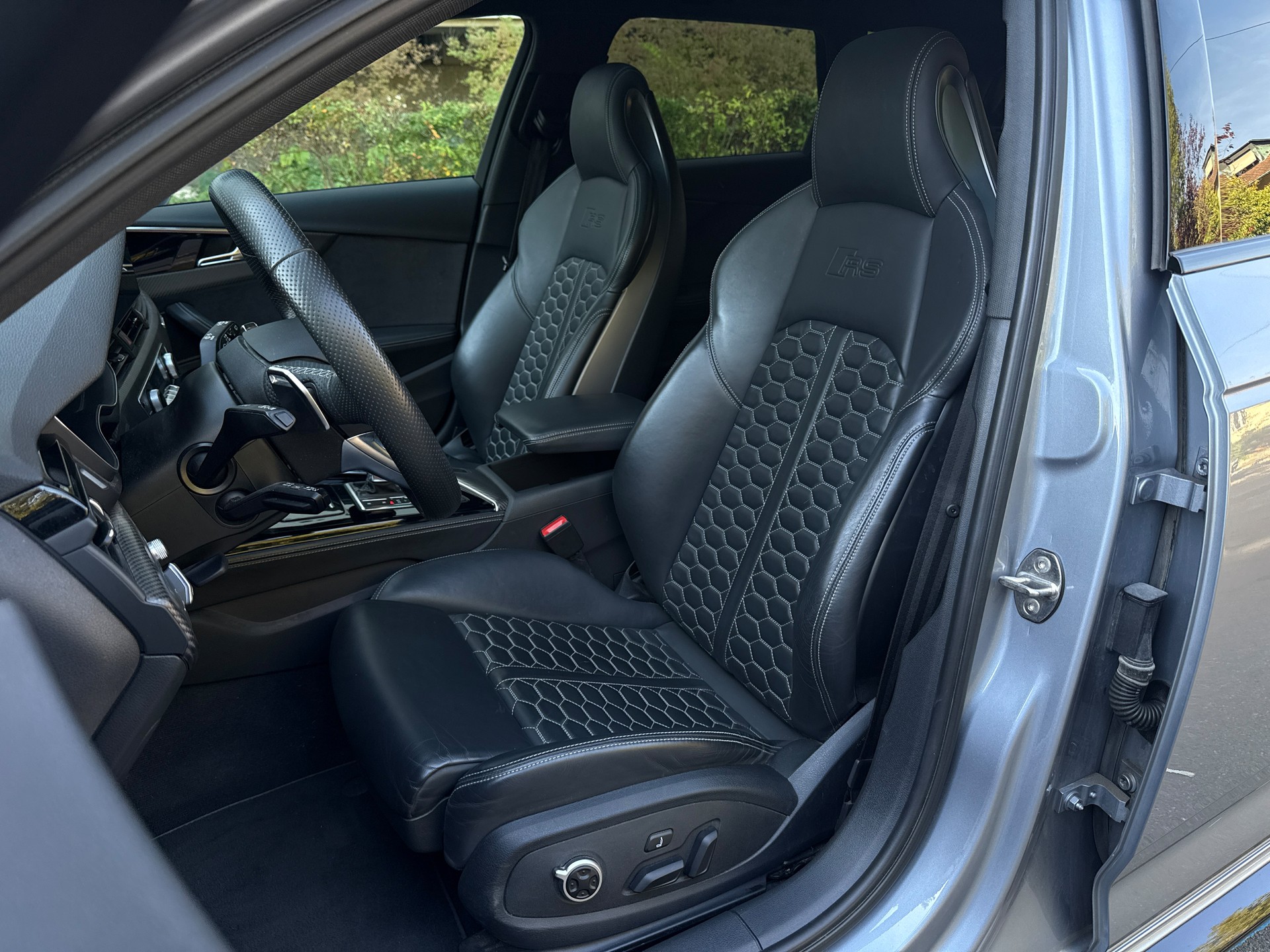 AUDI RS4 Avant quattro tiptronic-image-4