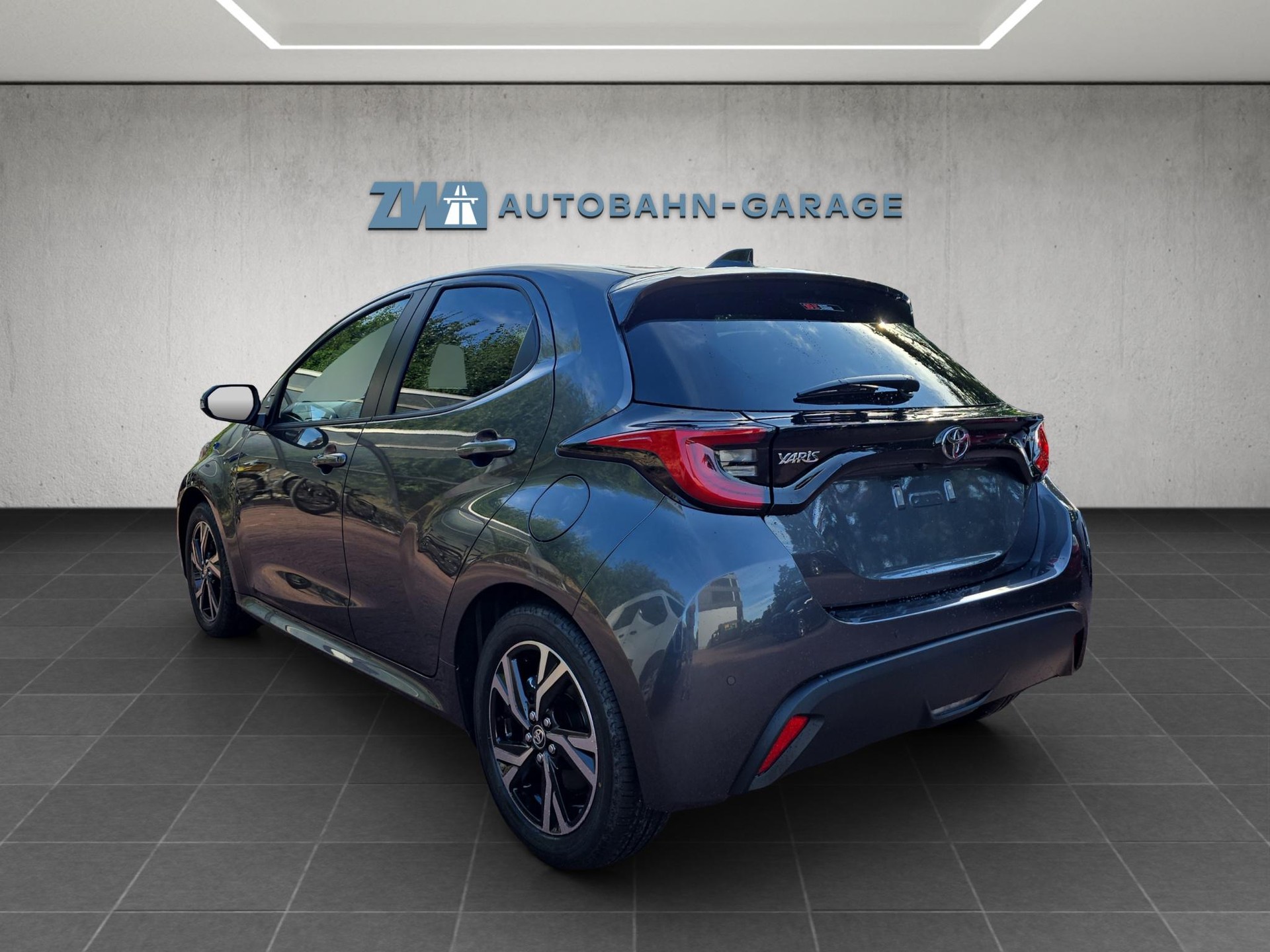 TOYOTA Yaris 1.5 VVT-i HSD Trend-image-2