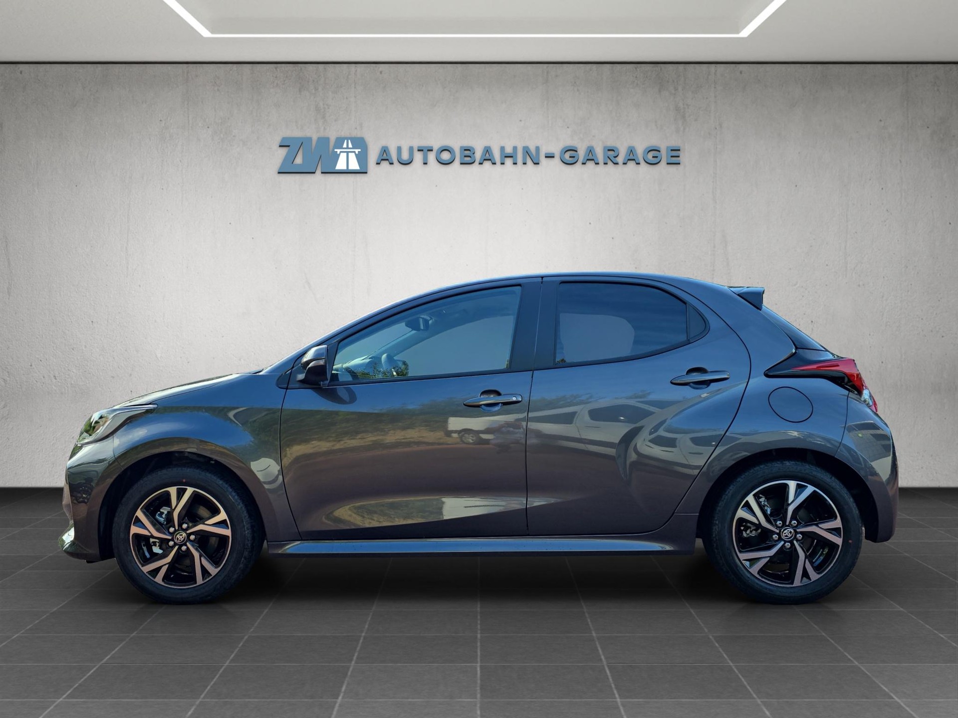 TOYOTA Yaris 1.5 VVT-i HSD Trend-image-1