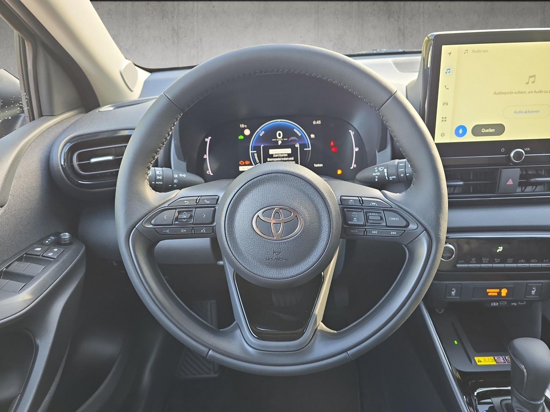 TOYOTA Yaris 1.5 VVT-i HSD Trend-image-9
