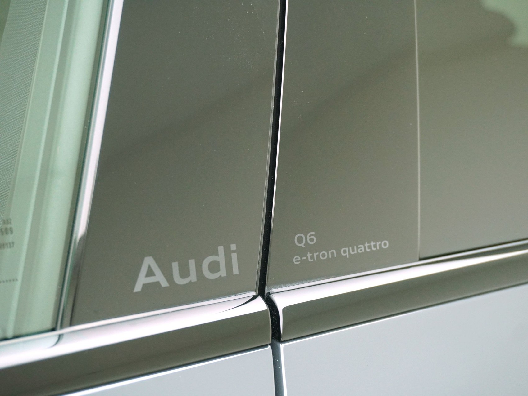 AUDI Q6 e-tron S line quattro **Audi Werksgarantie bis 02/2031**-image-9