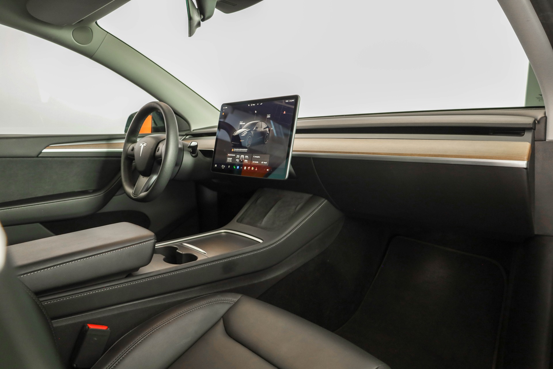 TESLA Model Y Long Range • Jantes 20" Induction • Autopilot • Garantie Tesla 11.2027-showroom-element-3