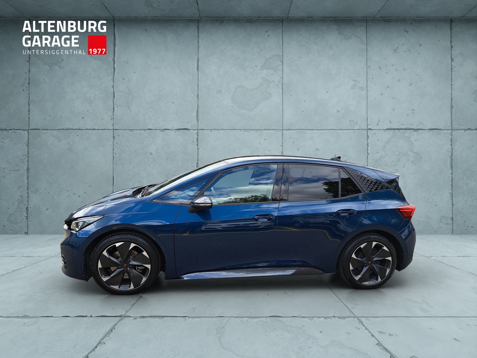 CUPRA Born Electric-showroom-element-1