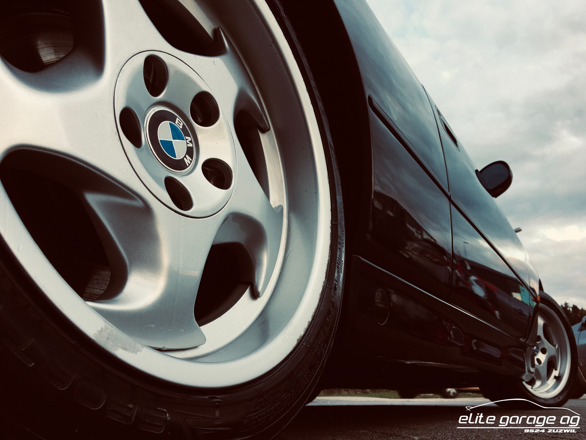 BMW 850CSi-image-6