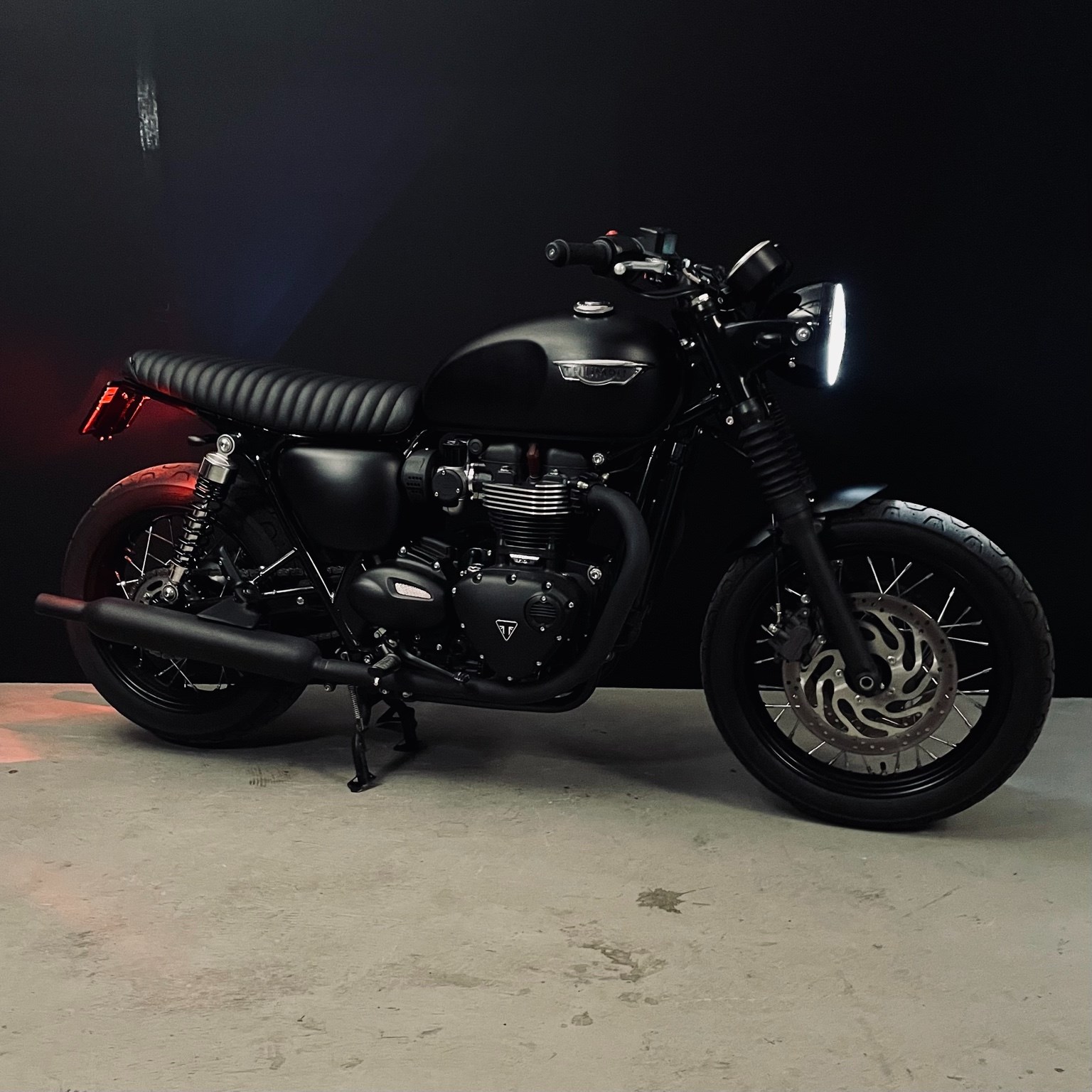 TRIUMPH Bonneville T120 Black-image-2
