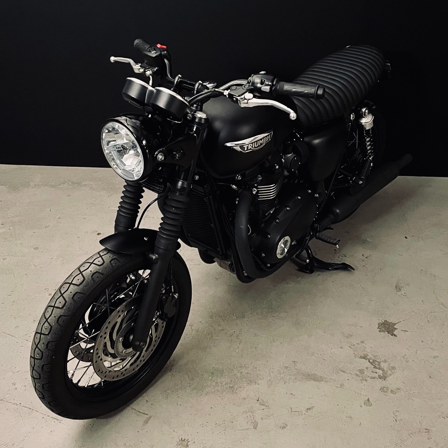 TRIUMPH Bonneville T120 Black-image-1