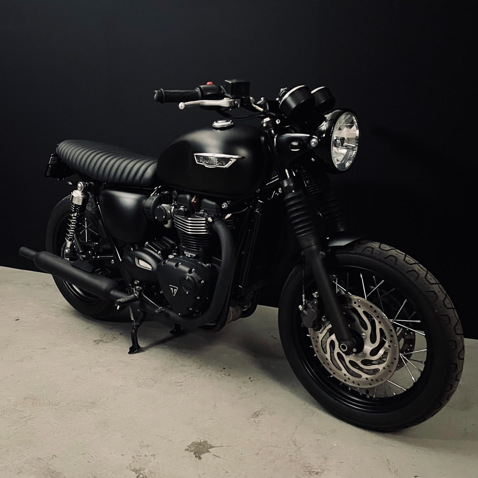 TRIUMPH Bonneville T120 Black-image-4