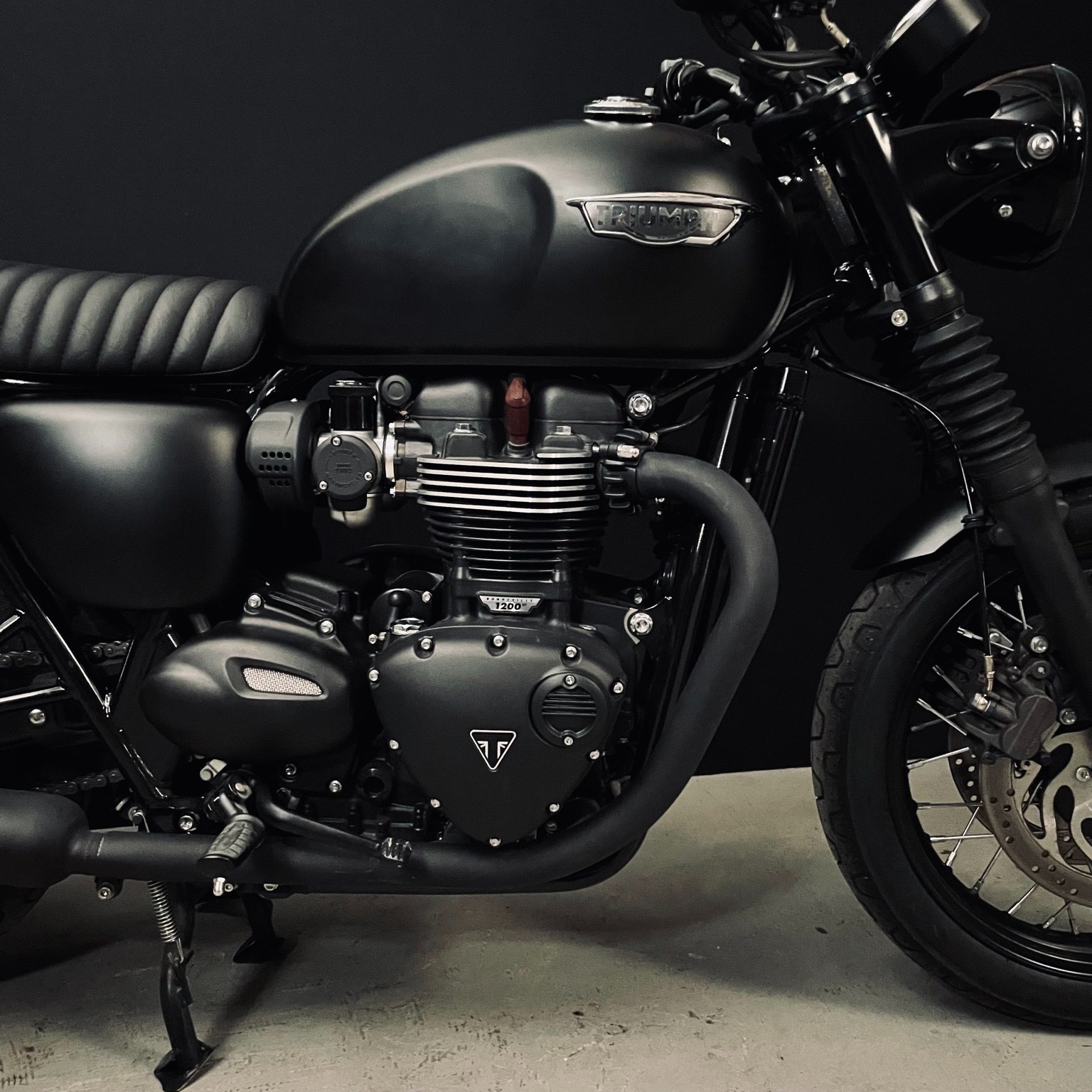 TRIUMPH Bonneville T120 Black-image-6