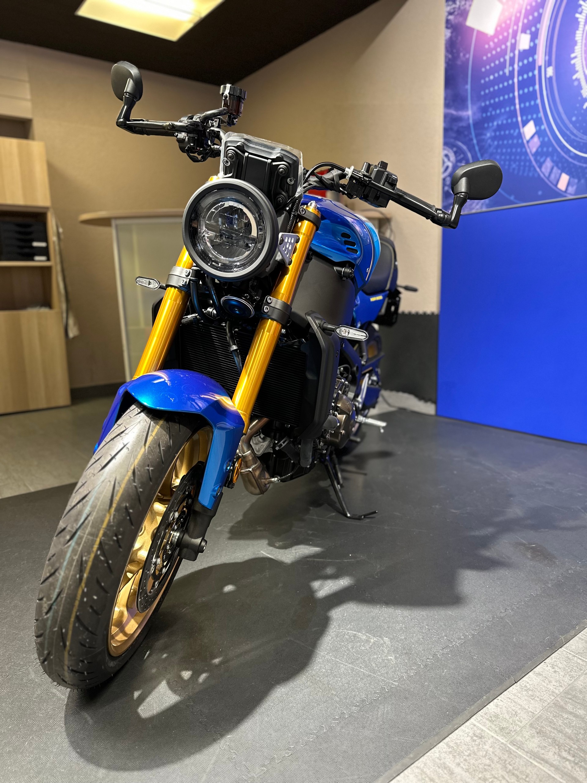 YAMAHA XSR 900-showroom-element-1