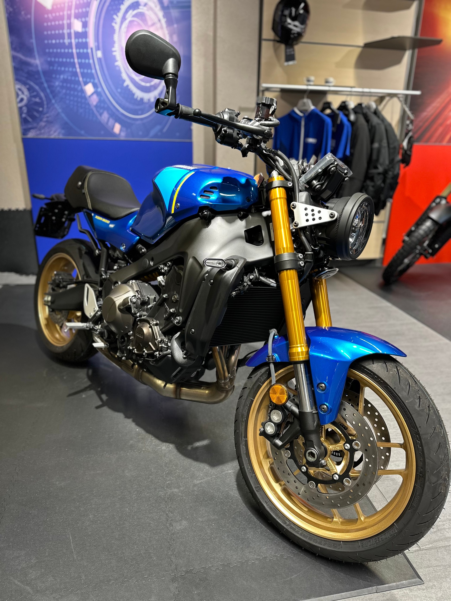 YAMAHA XSR 900-showroom-element-3
